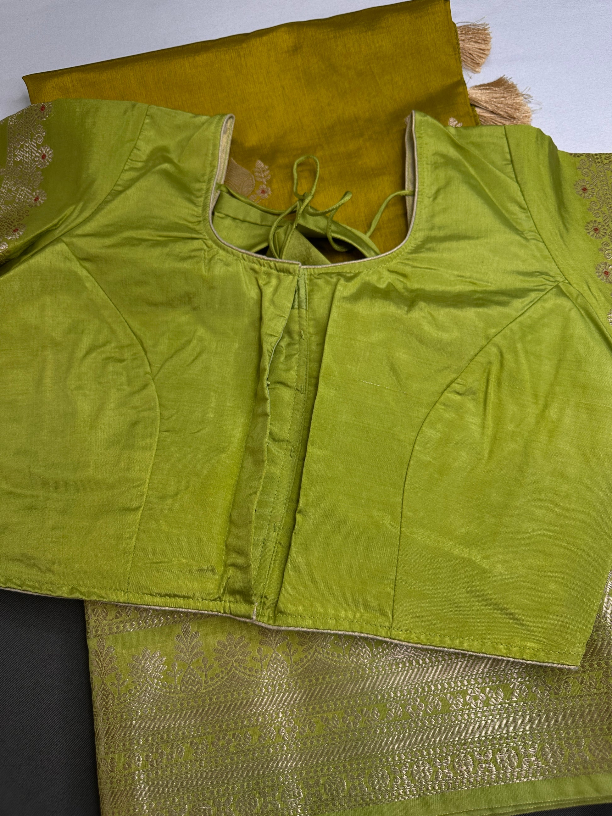 Green Raw Mango Light Weight Silk Saree - 