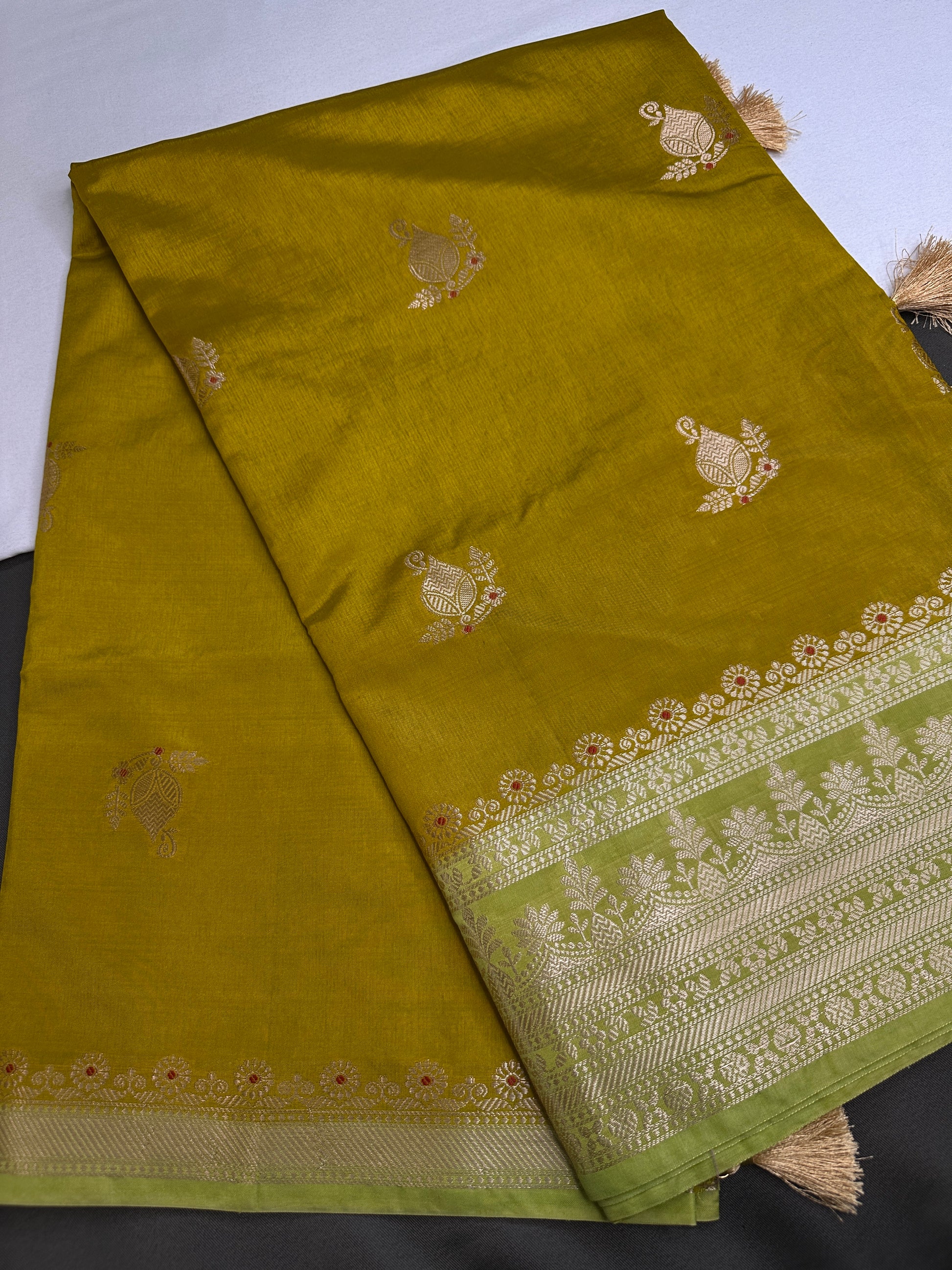 Green Raw Mango Light Weight Silk Saree - 