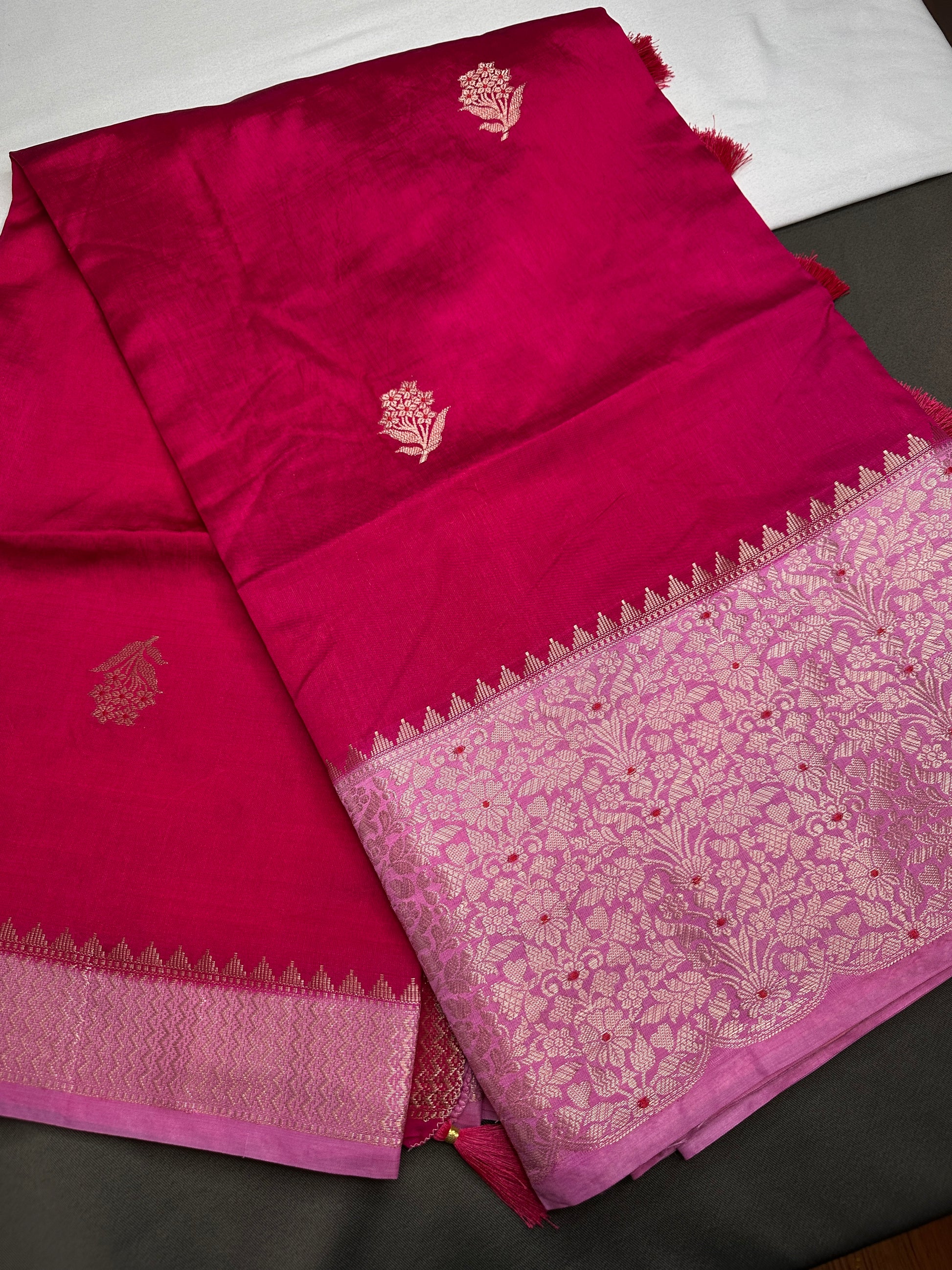 Pink Raw Mango Light Weight Silk Saree - 