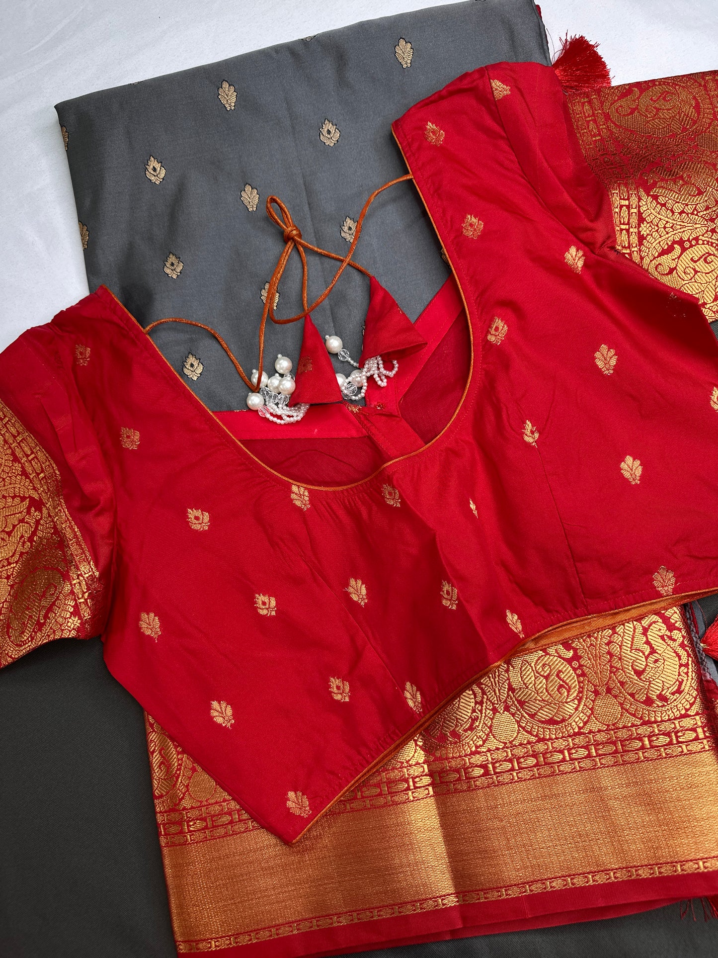 Semi Gadwal Grey Red Pattu Silk Saree - 