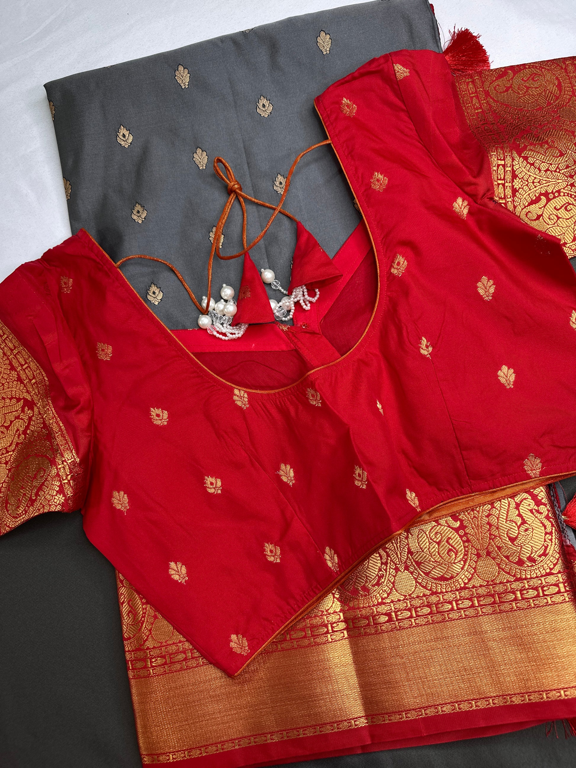 Semi Gadwal Grey Red Pattu Silk Saree - 