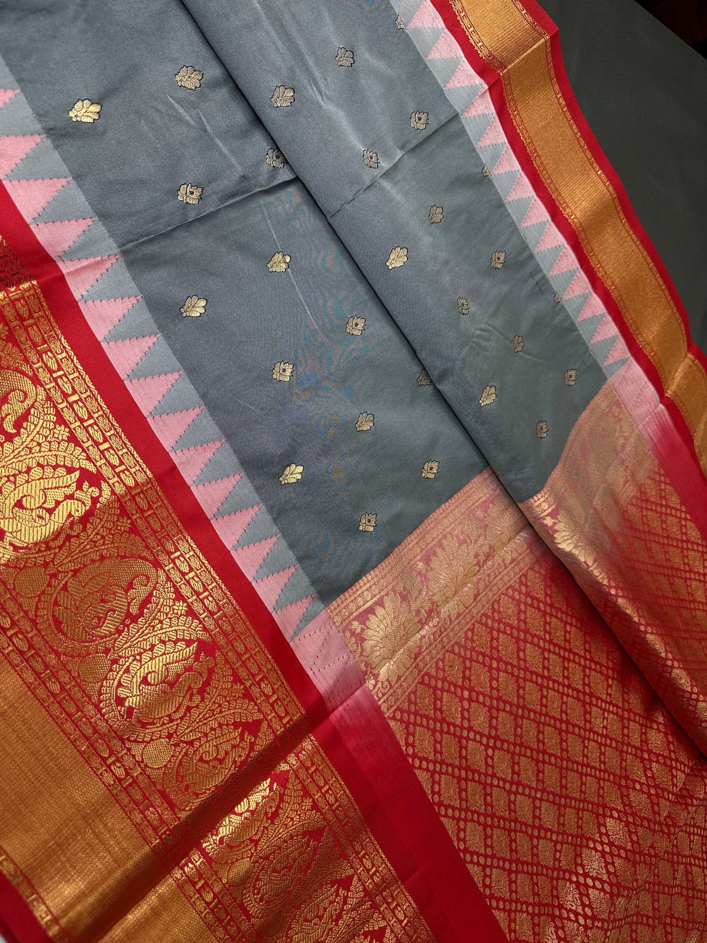 Semi Gadwal Grey Red Pattu Silk Saree - 