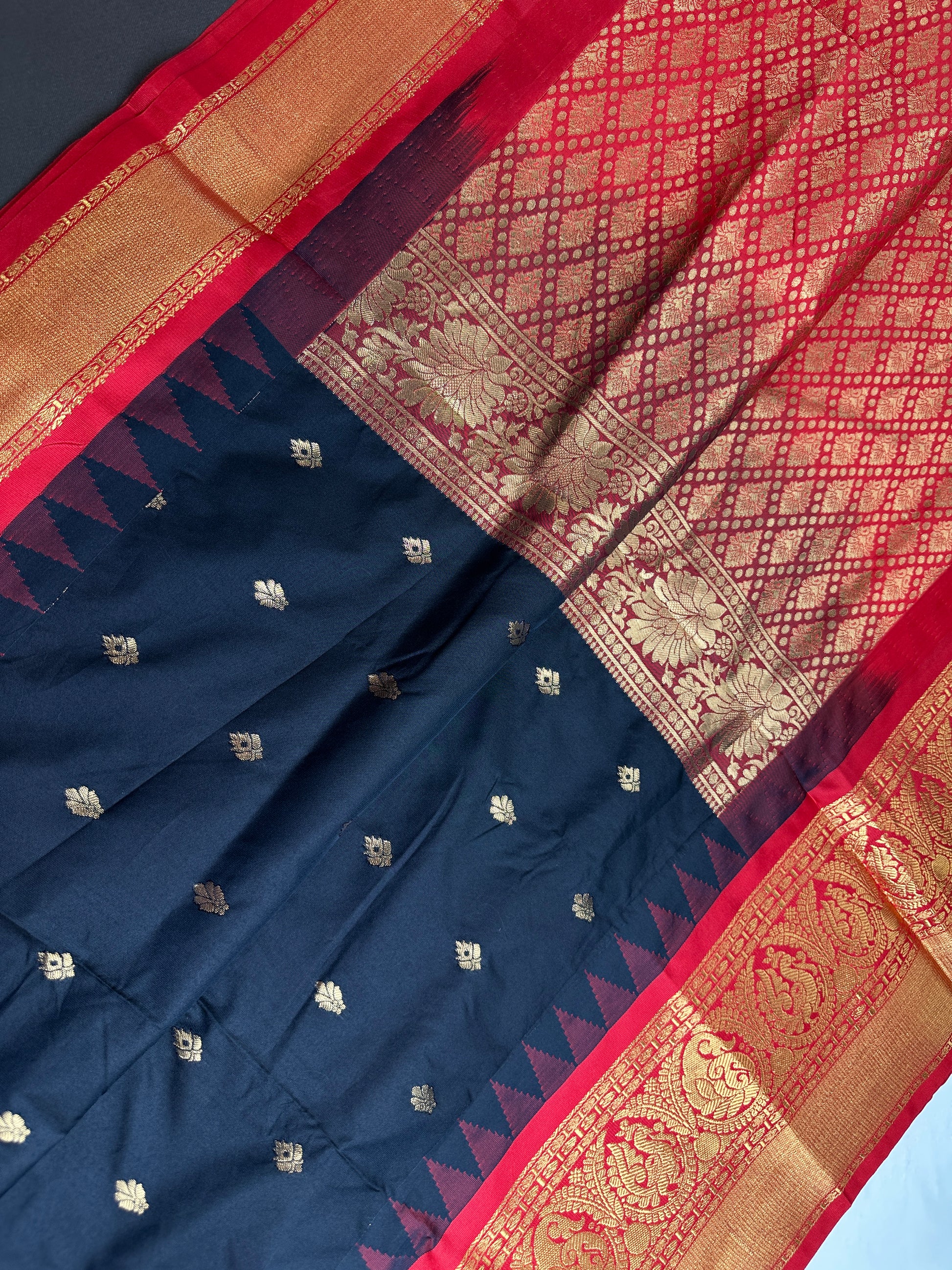 Semi Gadwal Black Red Pattu Silk Saree - 