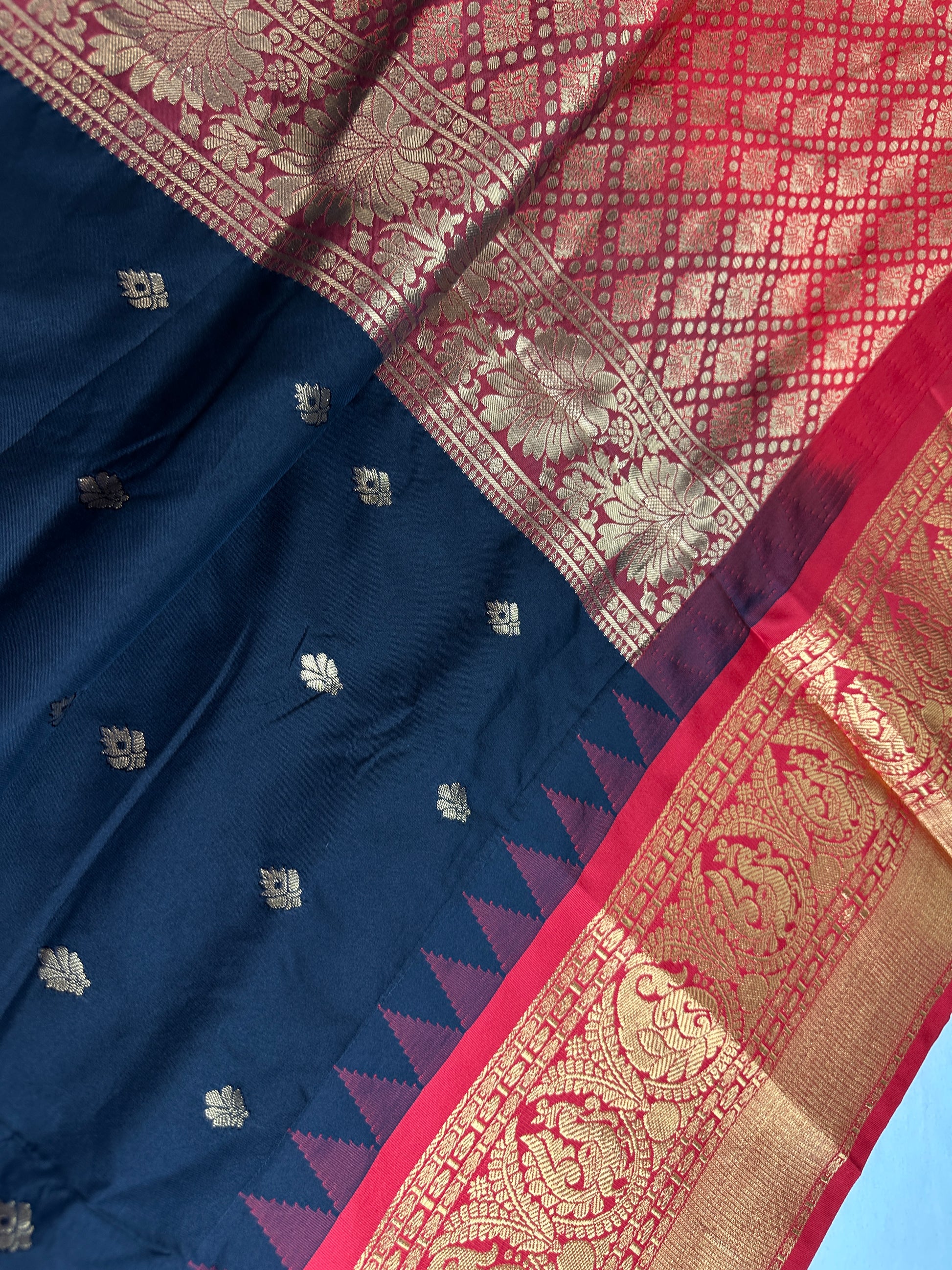 Semi Gadwal Black Red Pattu Silk Saree - 