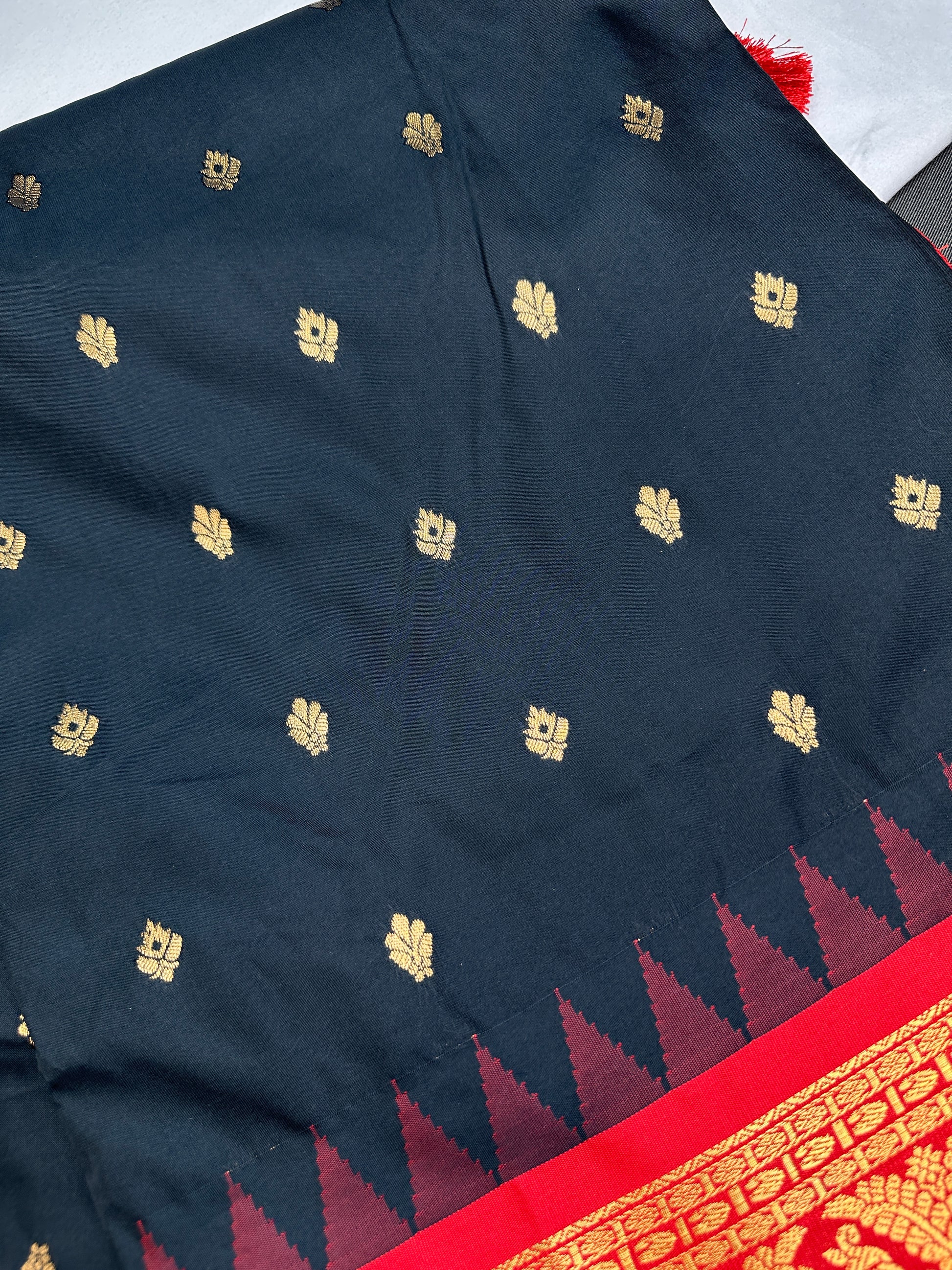 Semi Gadwal Black Red Pattu Silk Saree - 
