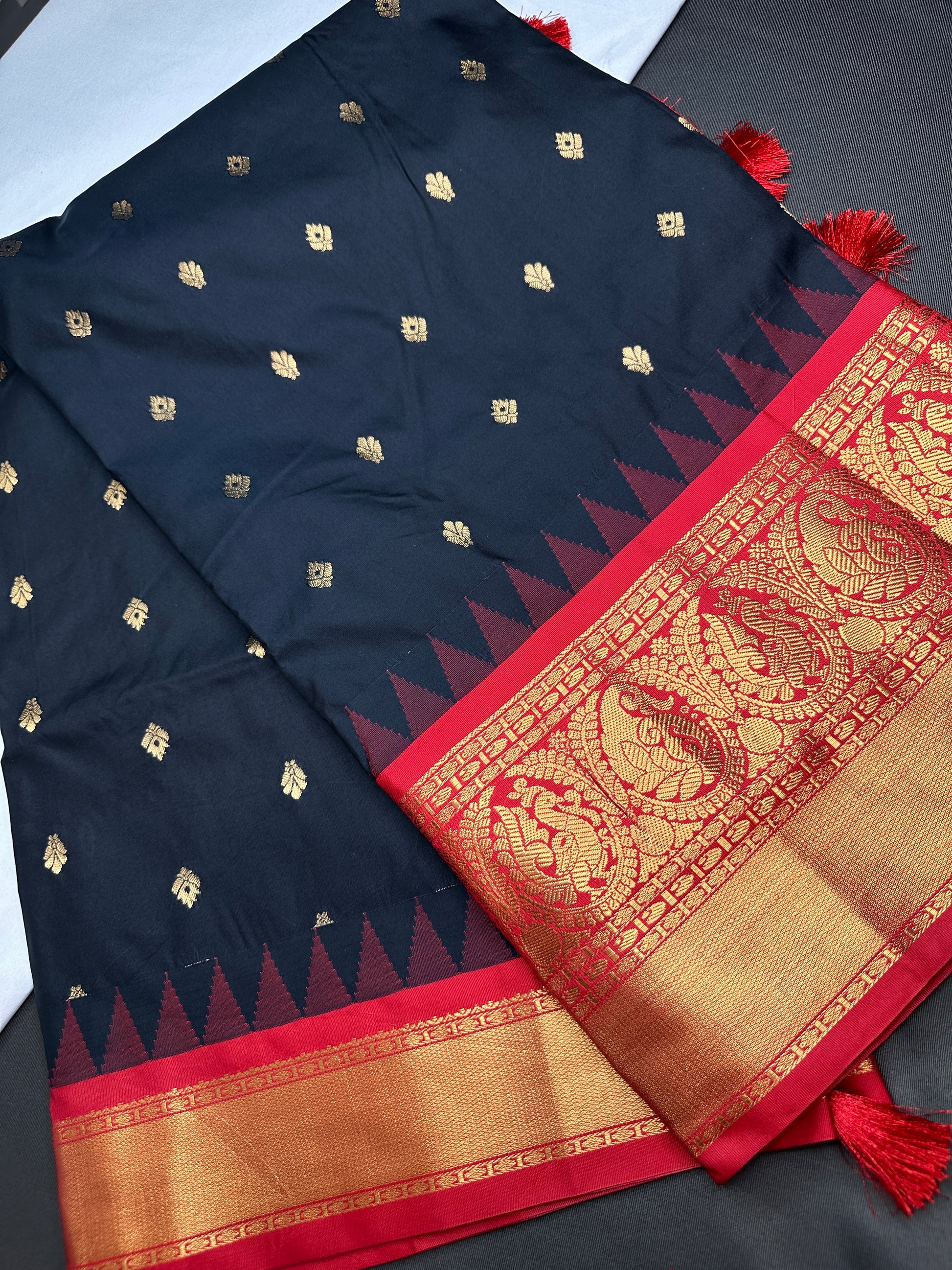 Semi Gadwal Black Red Pattu Silk Saree - 