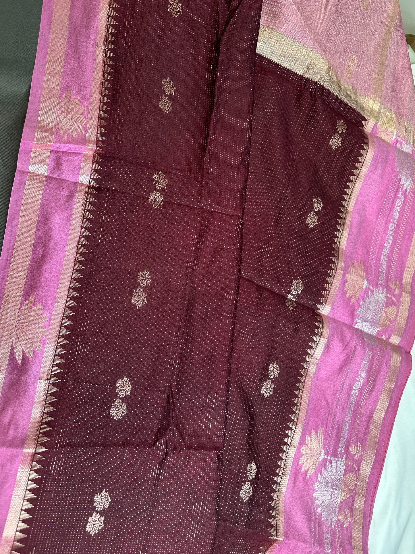 Maroon Pink Raw Mango Light Weight Silk Saree - 
