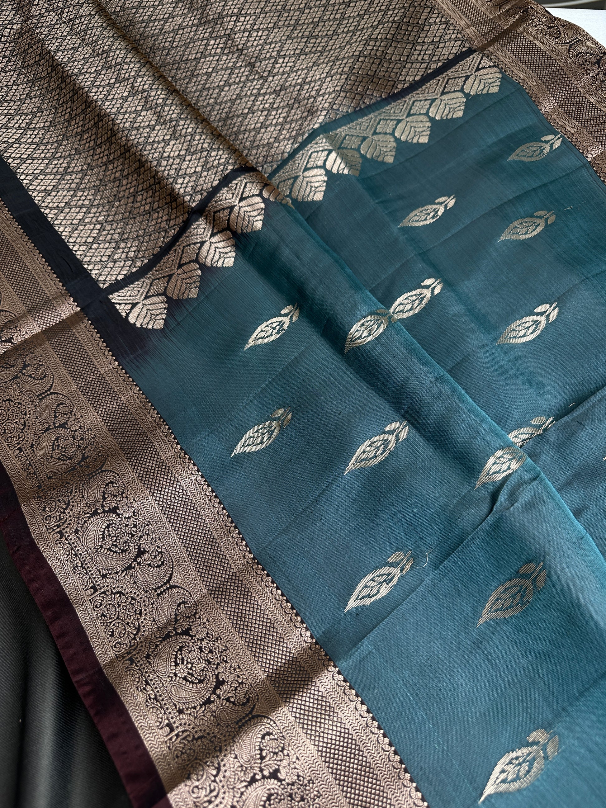 Teal Light Weight Kanchi Soft Handloom Silk  Saree - 