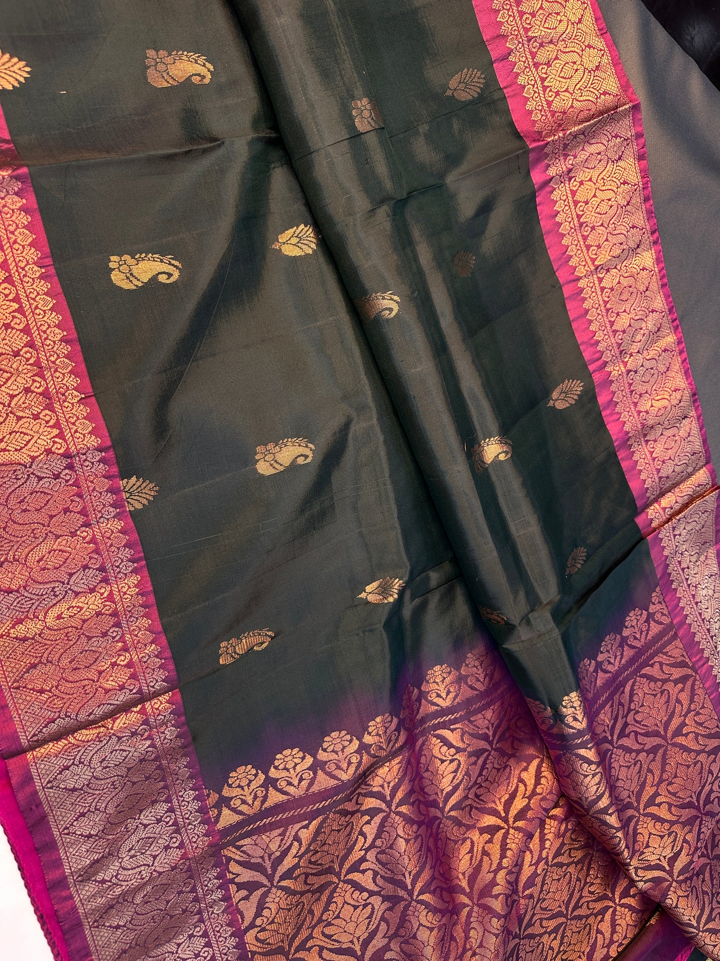 Green Light Weight Kanchi Soft Handloom Silk  Saree - 