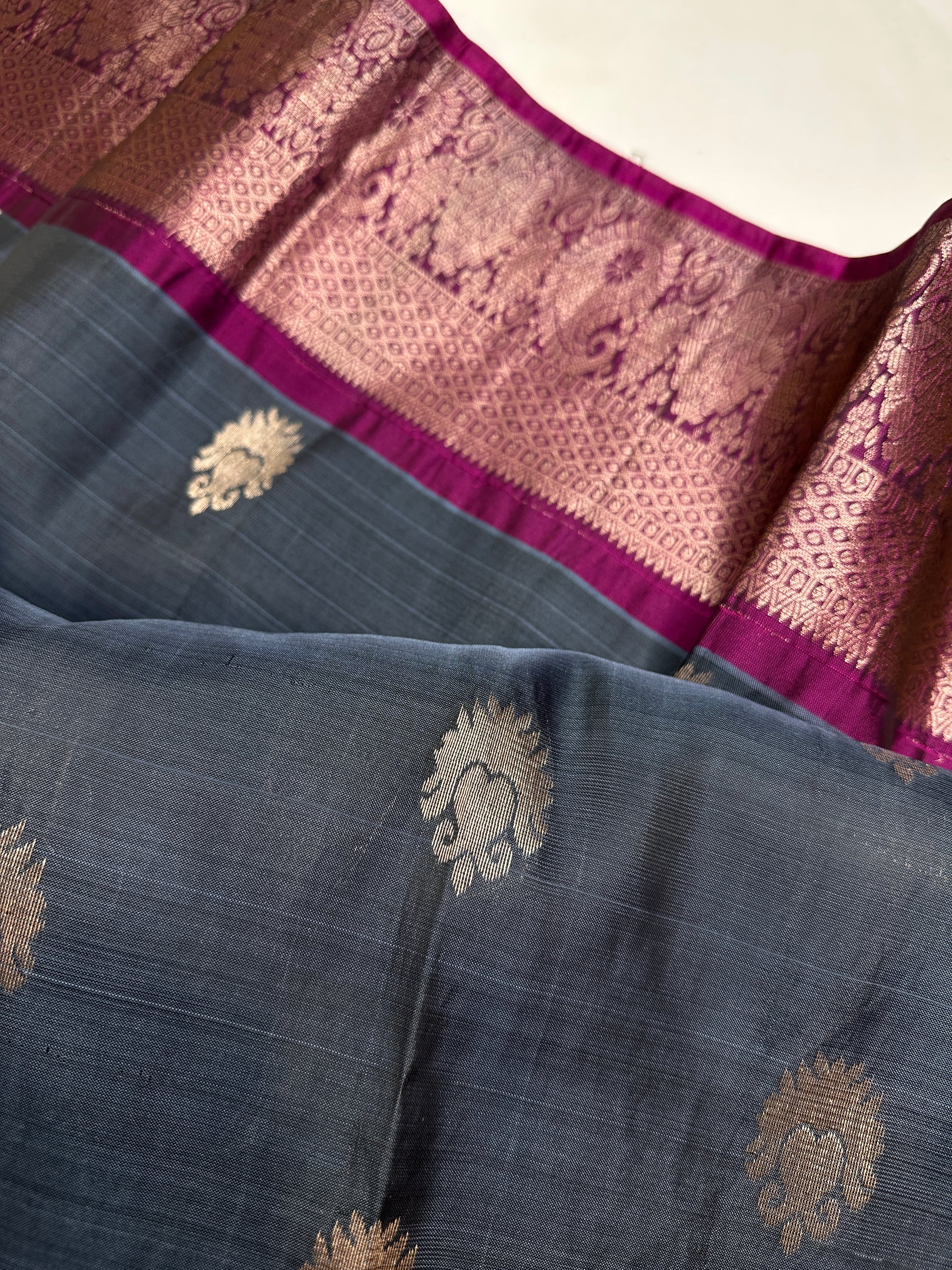 Grey Magenta Light Weight Kanchi Soft Handloom Silk  Saree - 
