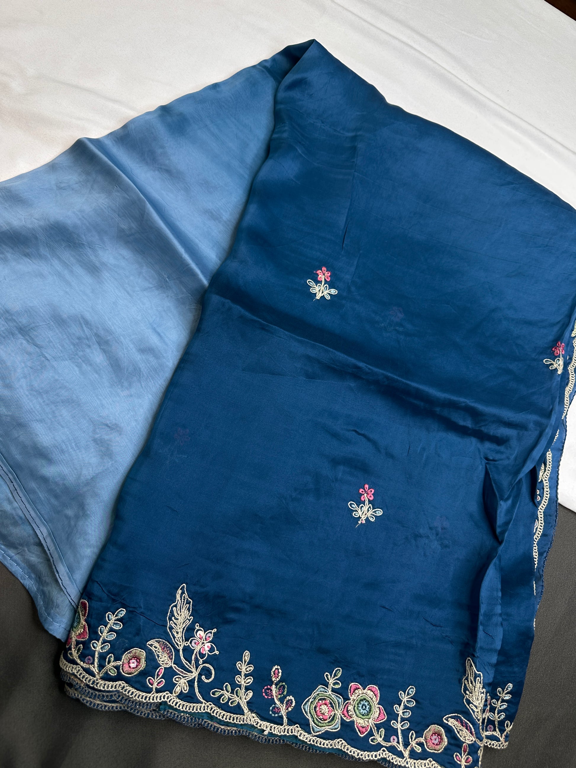 Designer Bluse Dual Shade Crepe Embroidery  Saree - 