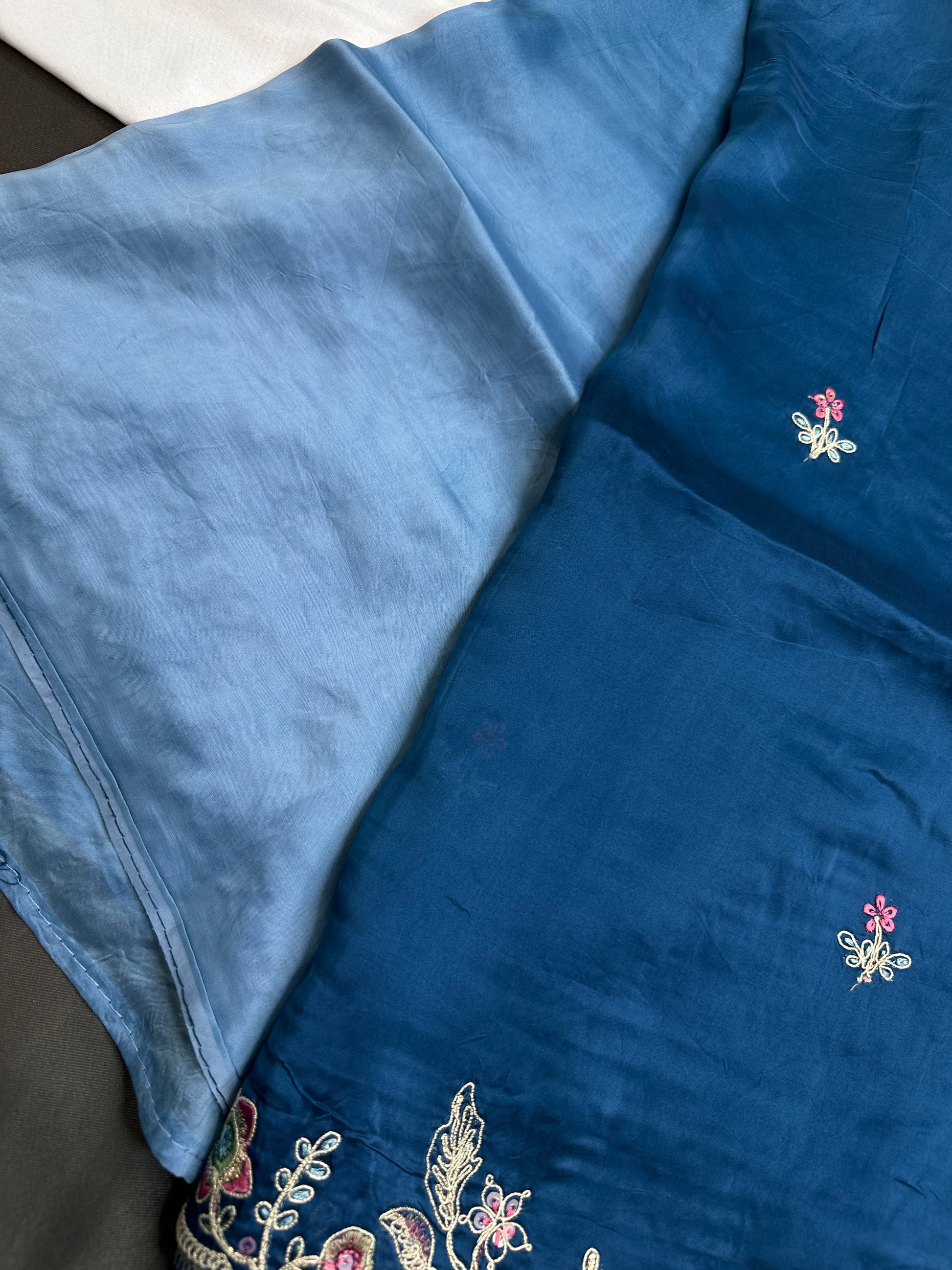 Designer Bluse Dual Shade Crepe Embroidery  Saree - 