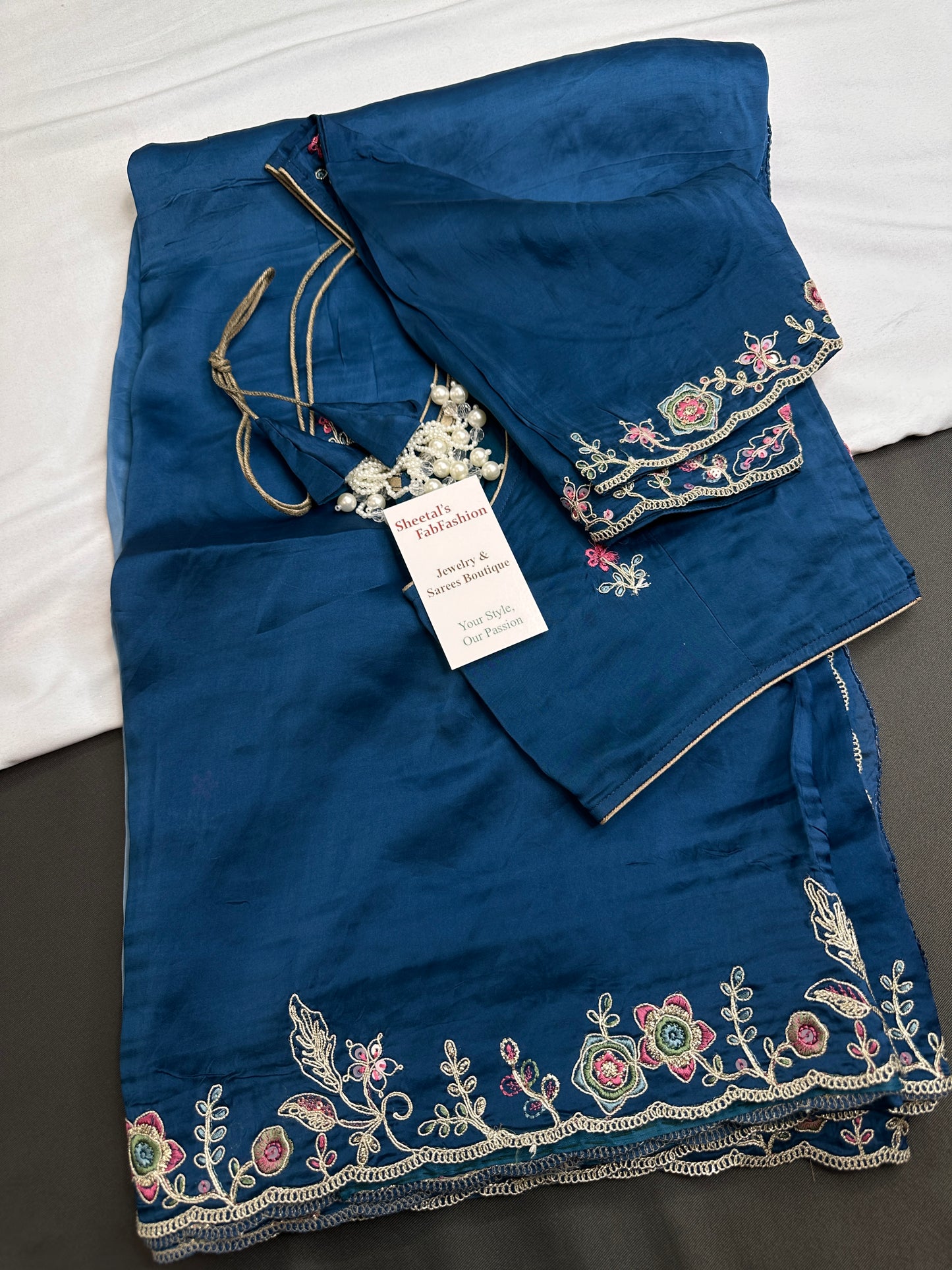 Designer Bluse Dual Shade Crepe Embroidery  Saree - 