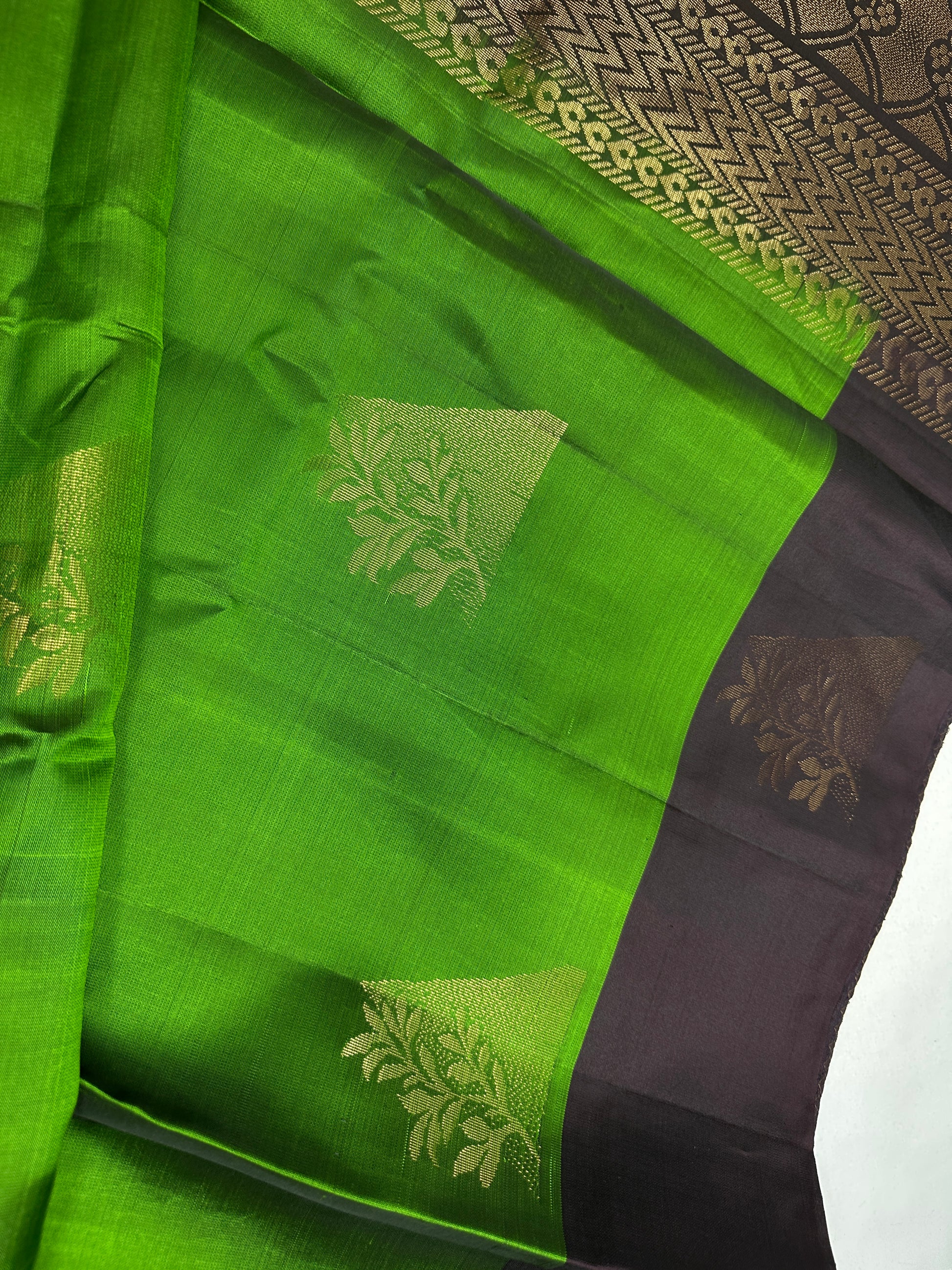 Green Pure Soft Silk  Handloom Saree - 