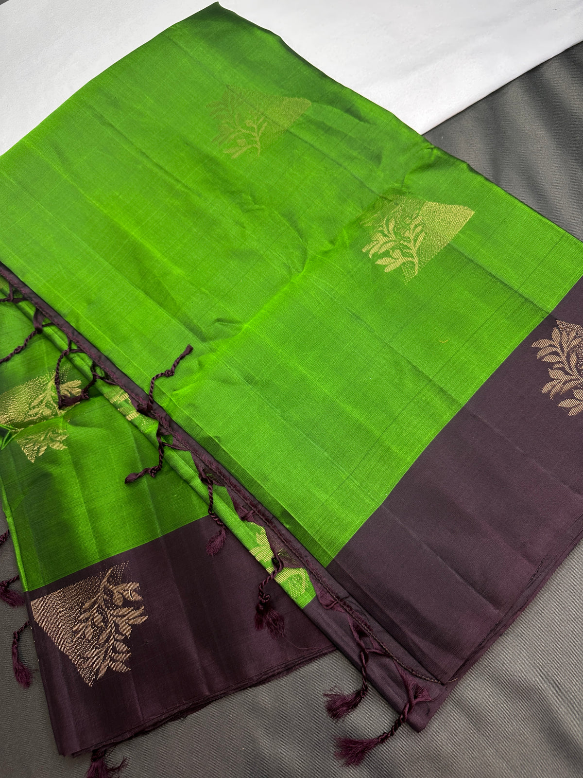 Green Pure Soft Silk  Handloom Saree - 