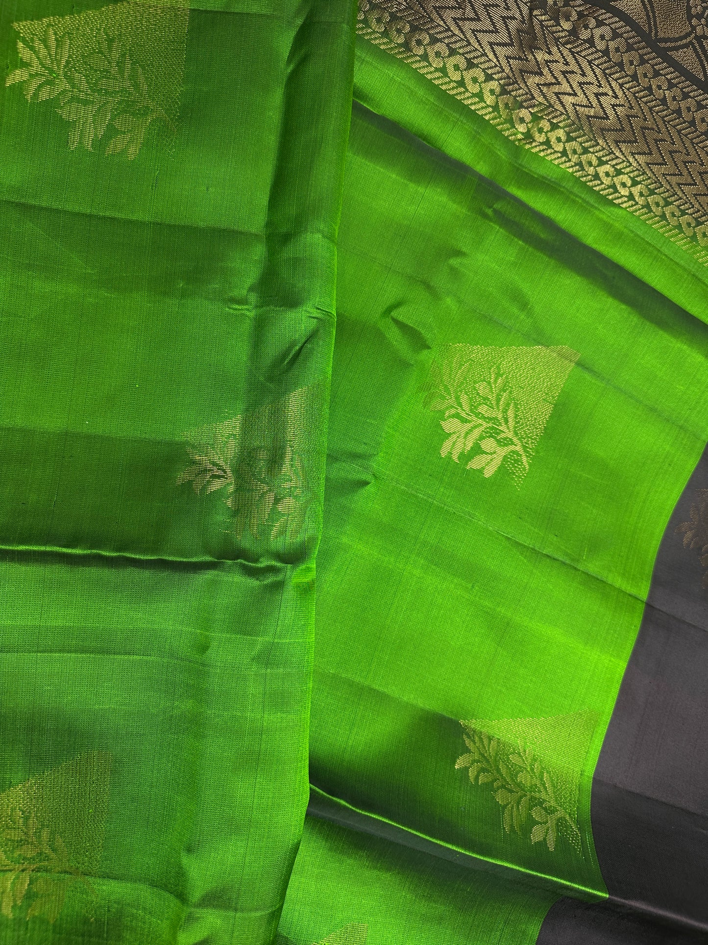Green Pure Soft Silk  Handloom Saree - 