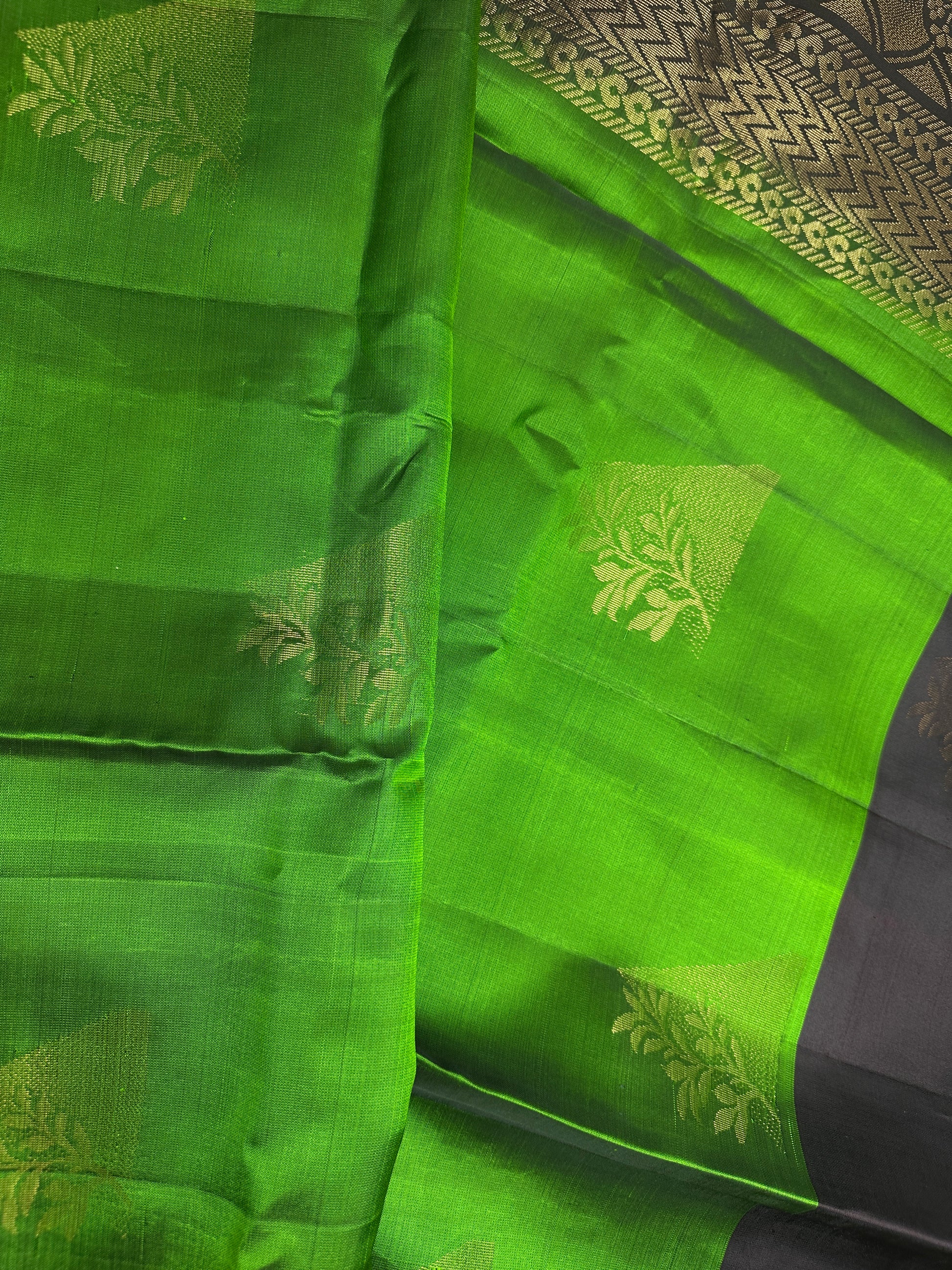 Green Pure Soft Silk  Handloom Saree - 