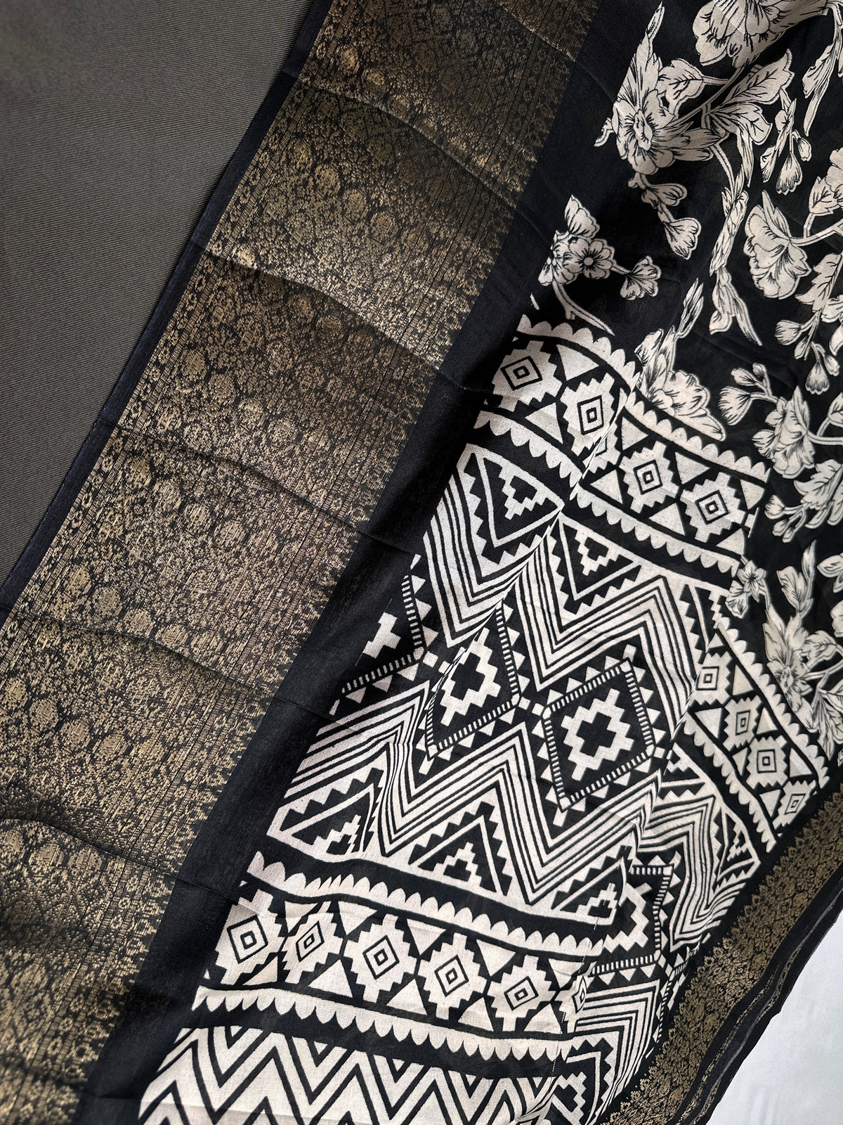 Kalamkari Cotton Silk Black White Floral Print Saree with kanchi Border - 