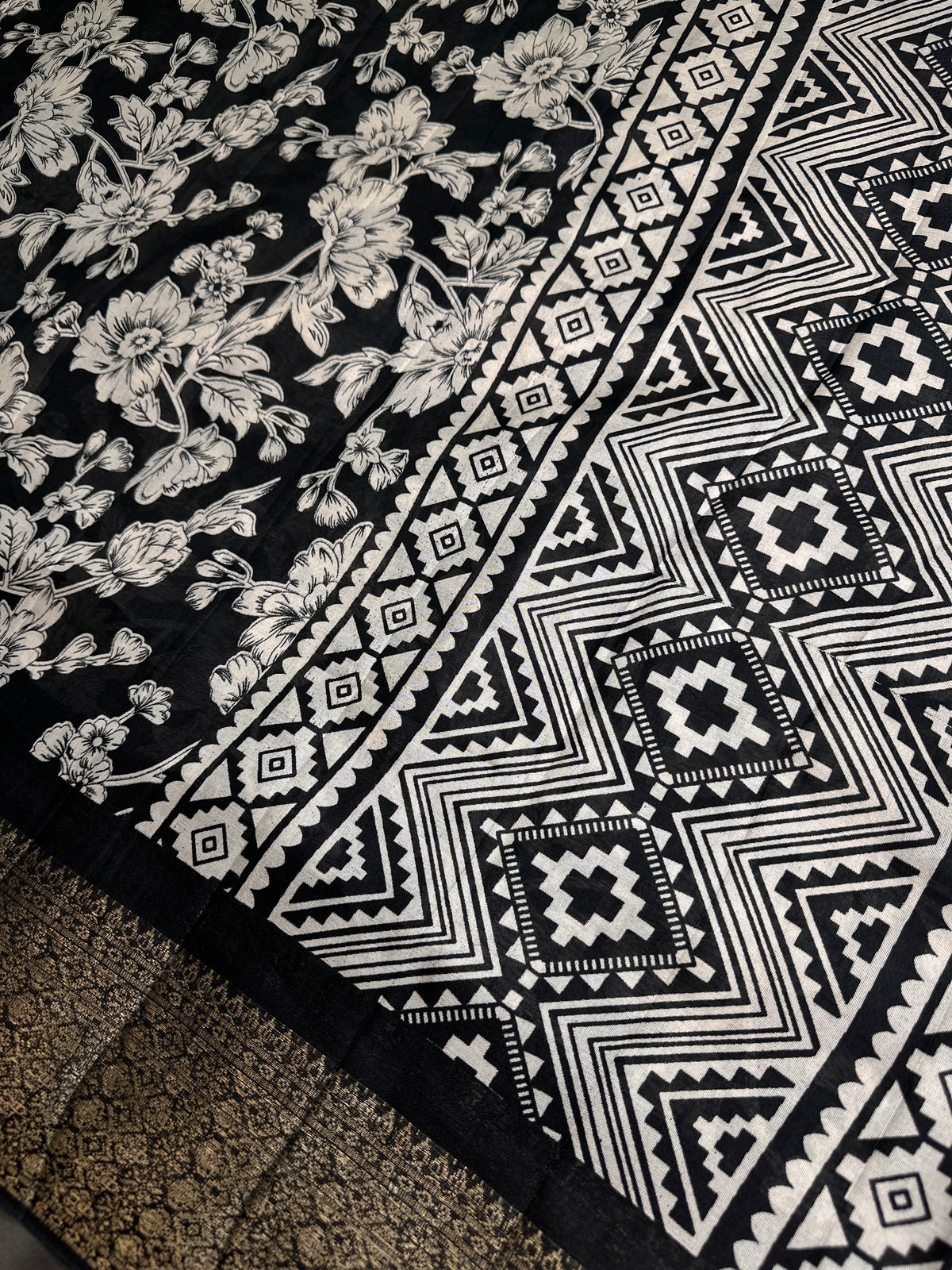 Kalamkari Cotton Silk Black White Floral Print Saree with kanchi Border - 