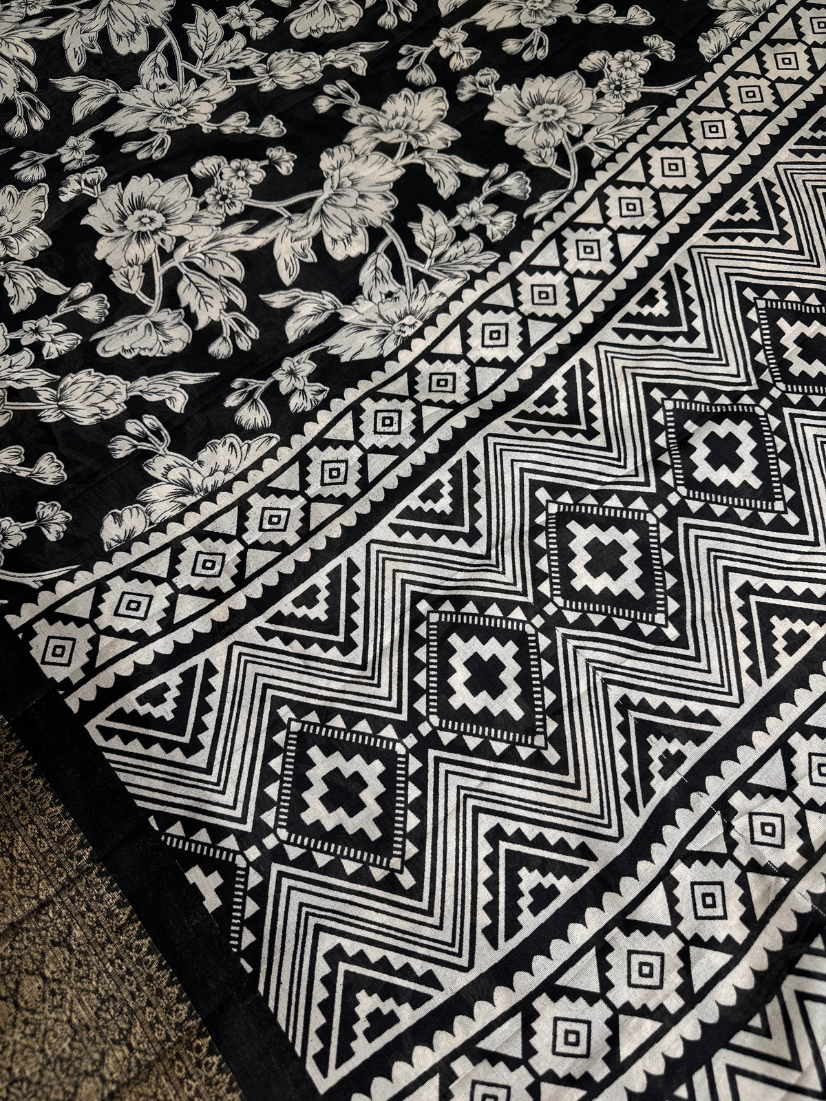Kalamkari Cotton Silk Black White Floral Print Saree with kanchi Border - 