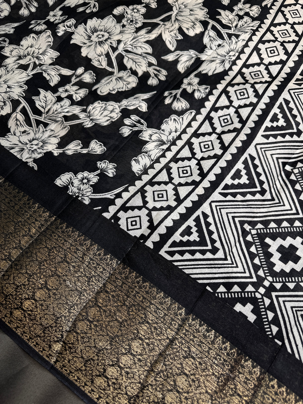 Kalamkari Cotton Silk Black White Floral Print Saree with kanchi Border - 