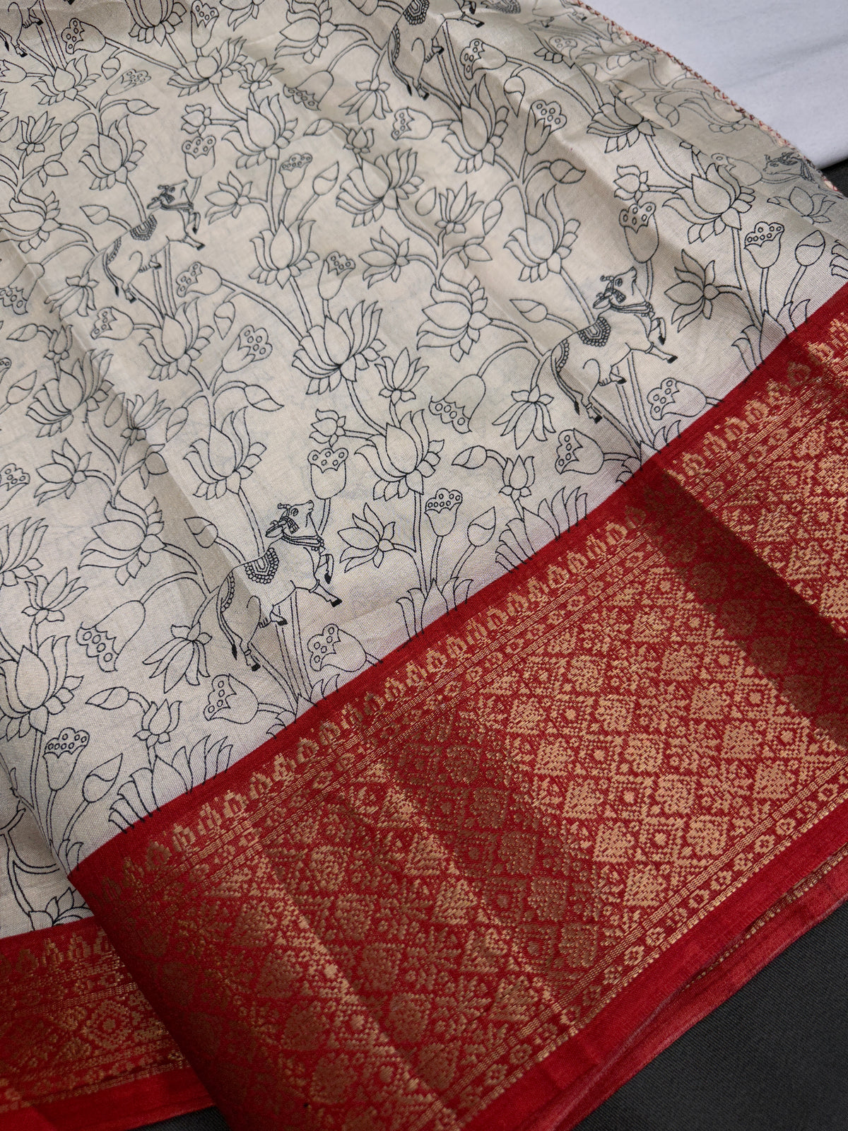 Kalamkari Cotton Silk Red Half White Floral Print Saree with kanchi Border - 