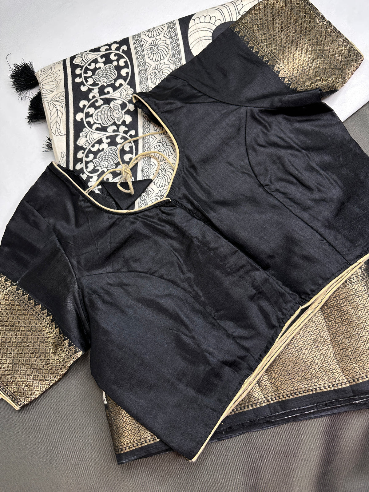 Kalamkari Cotton Silk Black Cream Floral Print Saree with kanchi Border - 
