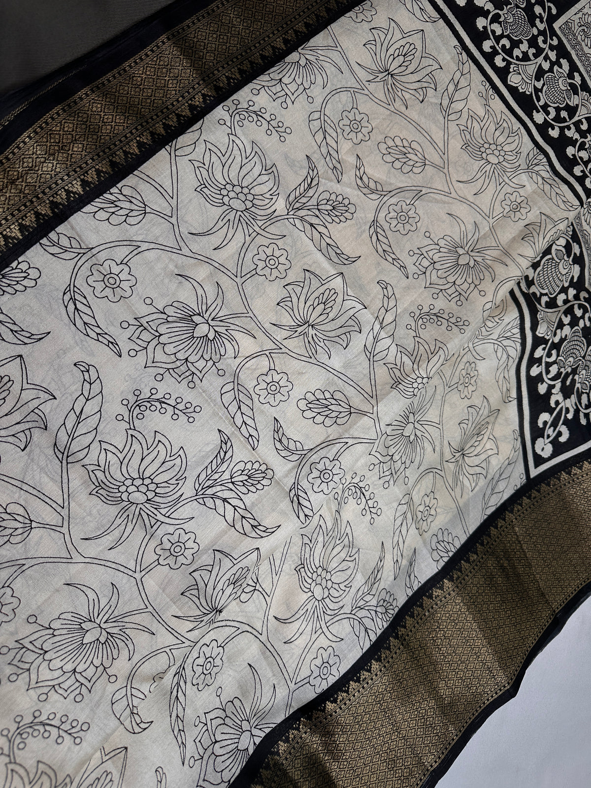 Kalamkari Cotton Silk Black Cream Floral Print Saree with kanchi Border - 