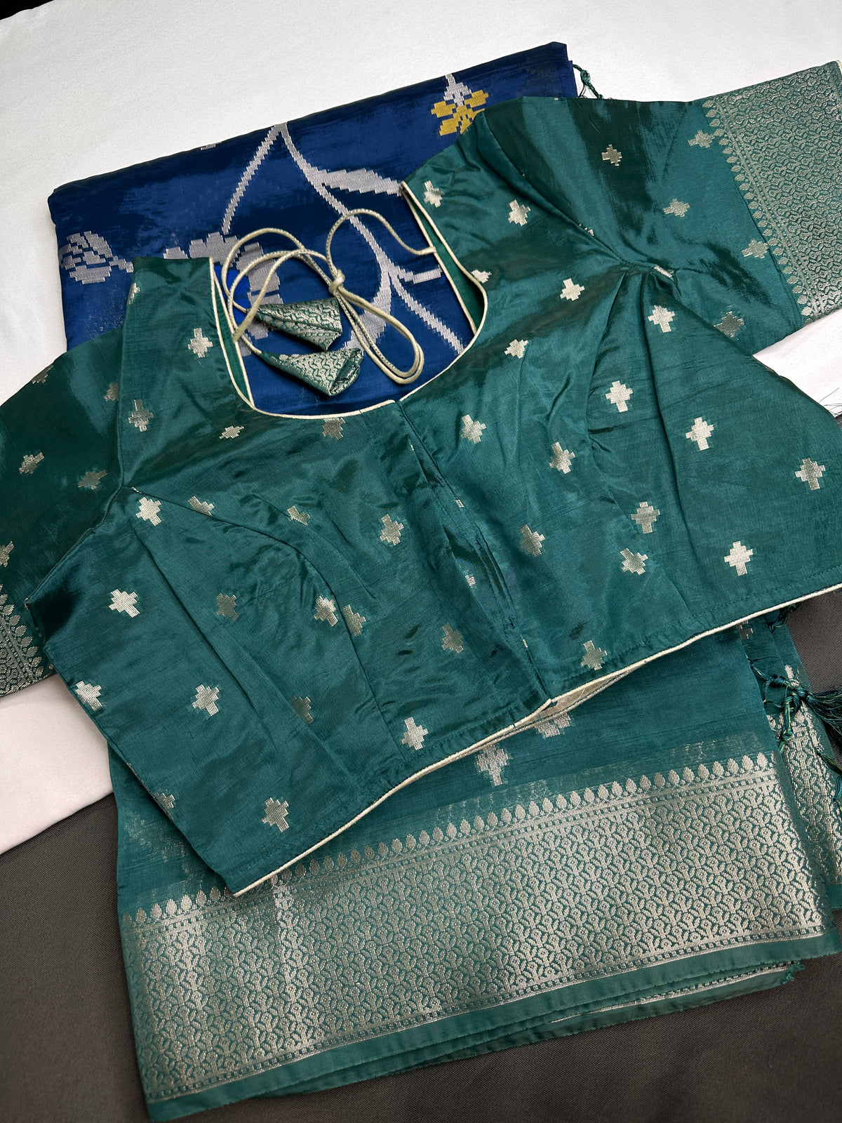 Oraganza Tissue Jamdani Weaving Blue Green Saree - 