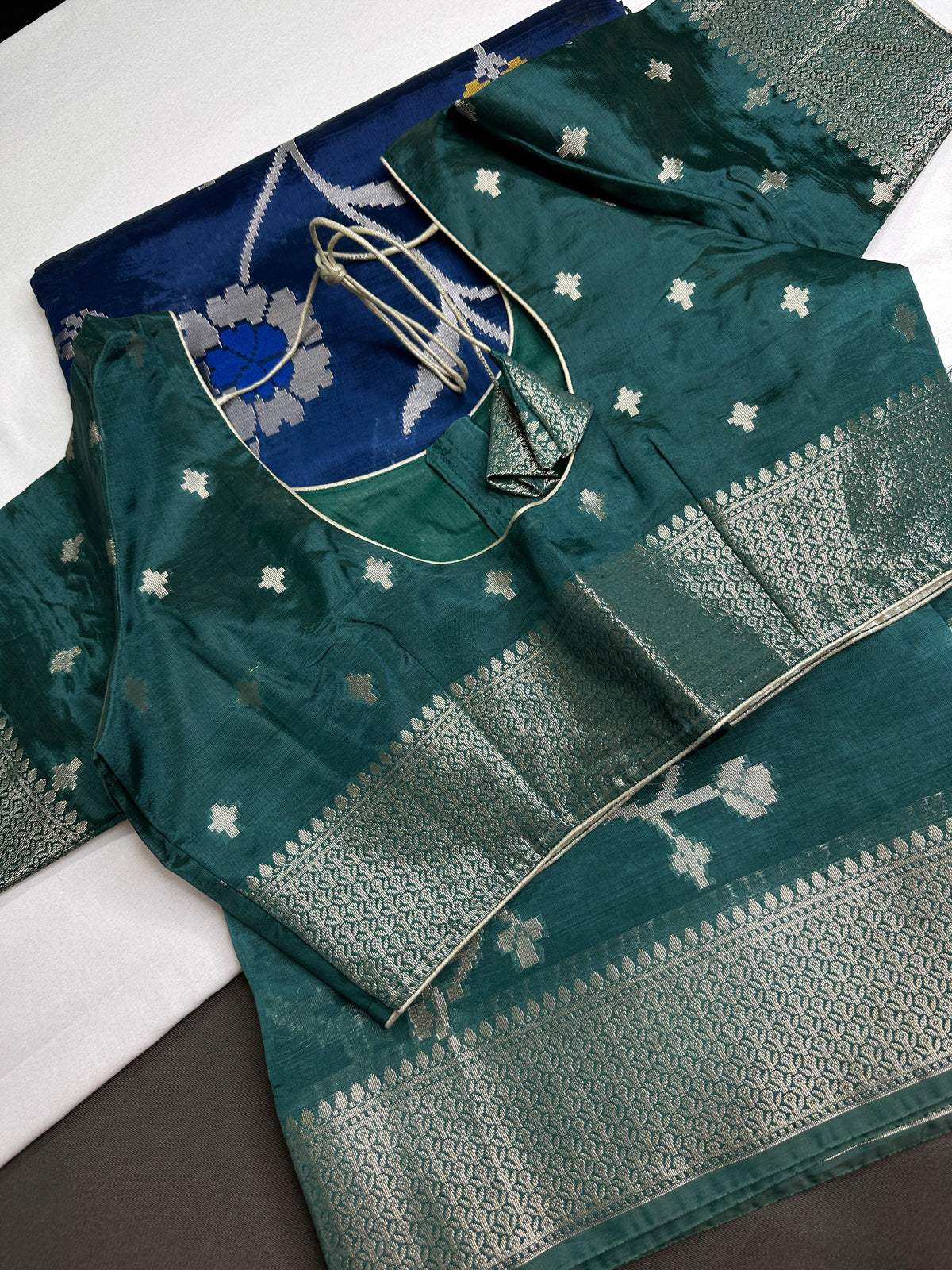 Oraganza Tissue Jamdani Weaving Blue Green Saree - 