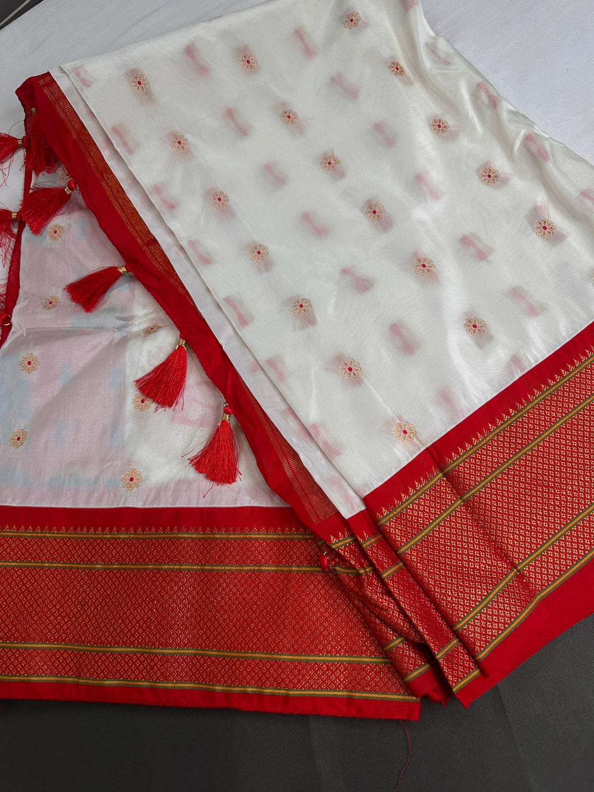 Semi Gadwal Silk Paithani White Red Saree - SR001102