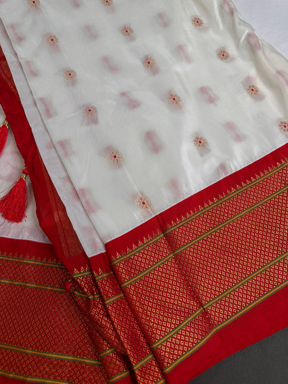 Semi Gadwal Silk Paithani White Red Saree - SR001102