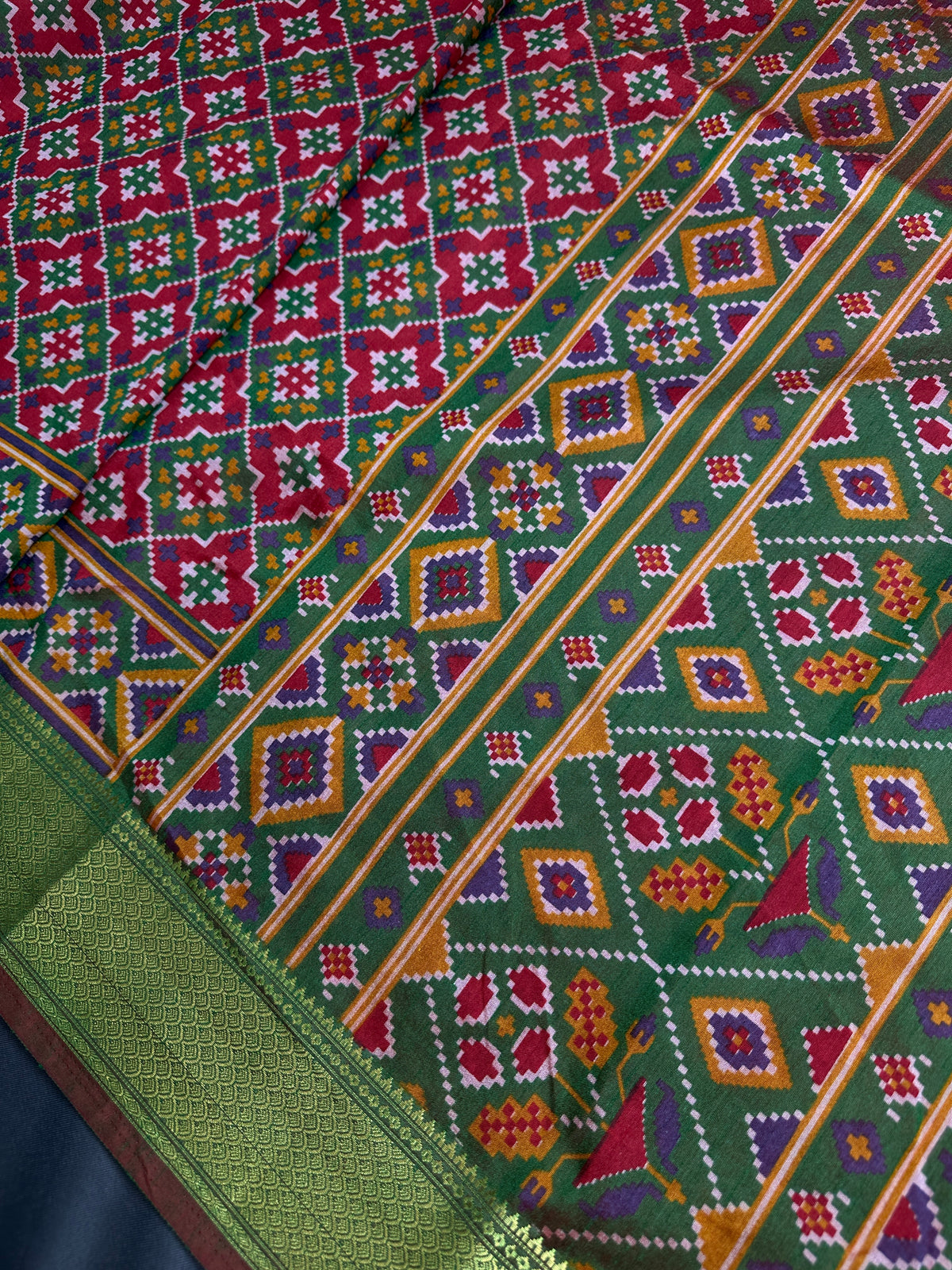 Pink Green Patola Ikkat Lightweight Silk Saree - SR001117