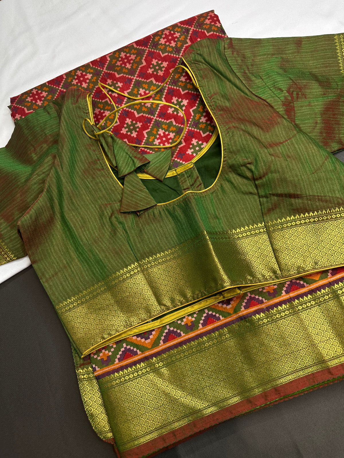 Pink Green Patola Ikkat Lightweight Silk Saree - SR001117