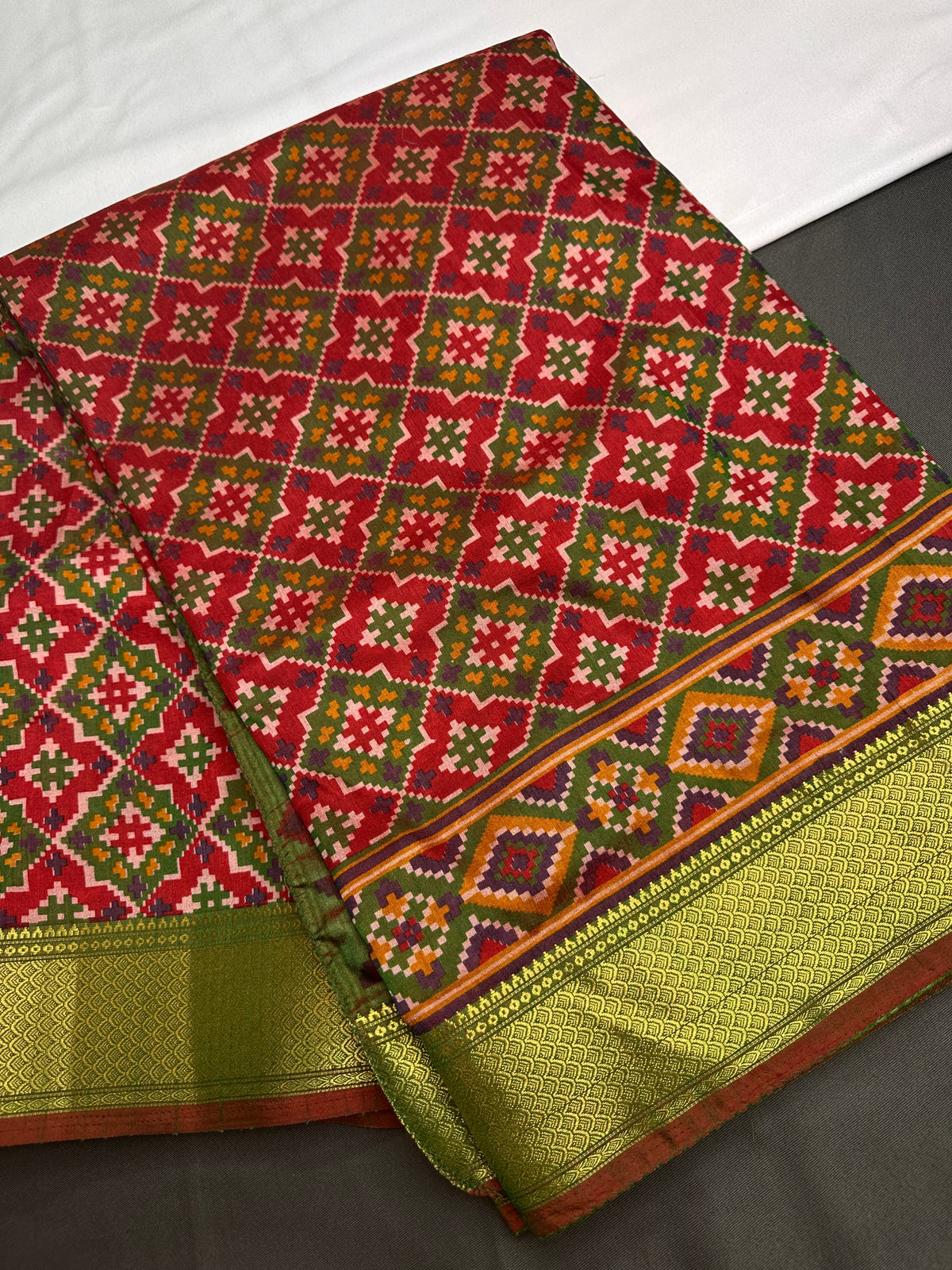 Pink Green Patola Ikkat Lightweight Silk Saree - SR001117