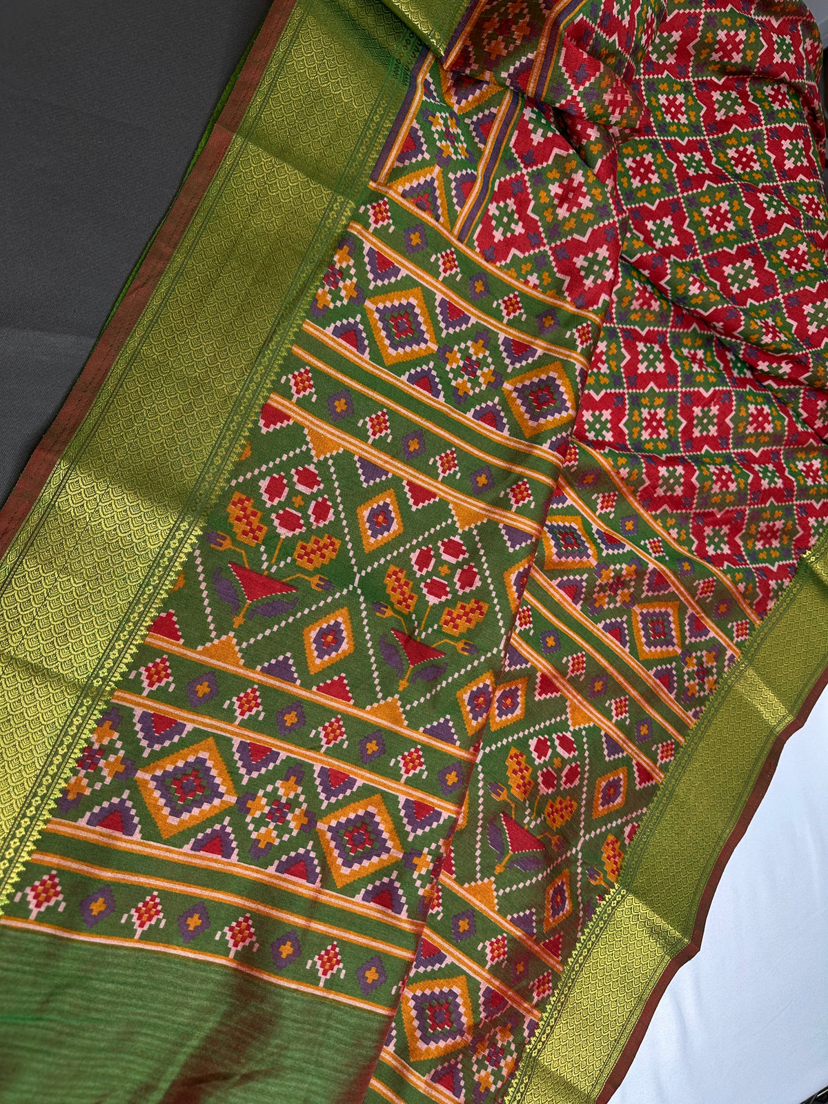 Pink Green Patola Ikkat Lightweight Silk Saree - SR001117