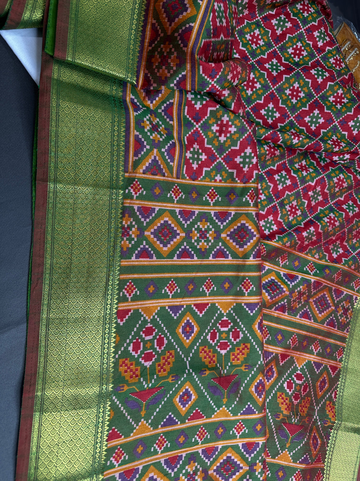 Pink Green Patola Ikkat Lightweight Silk Saree - SR001117