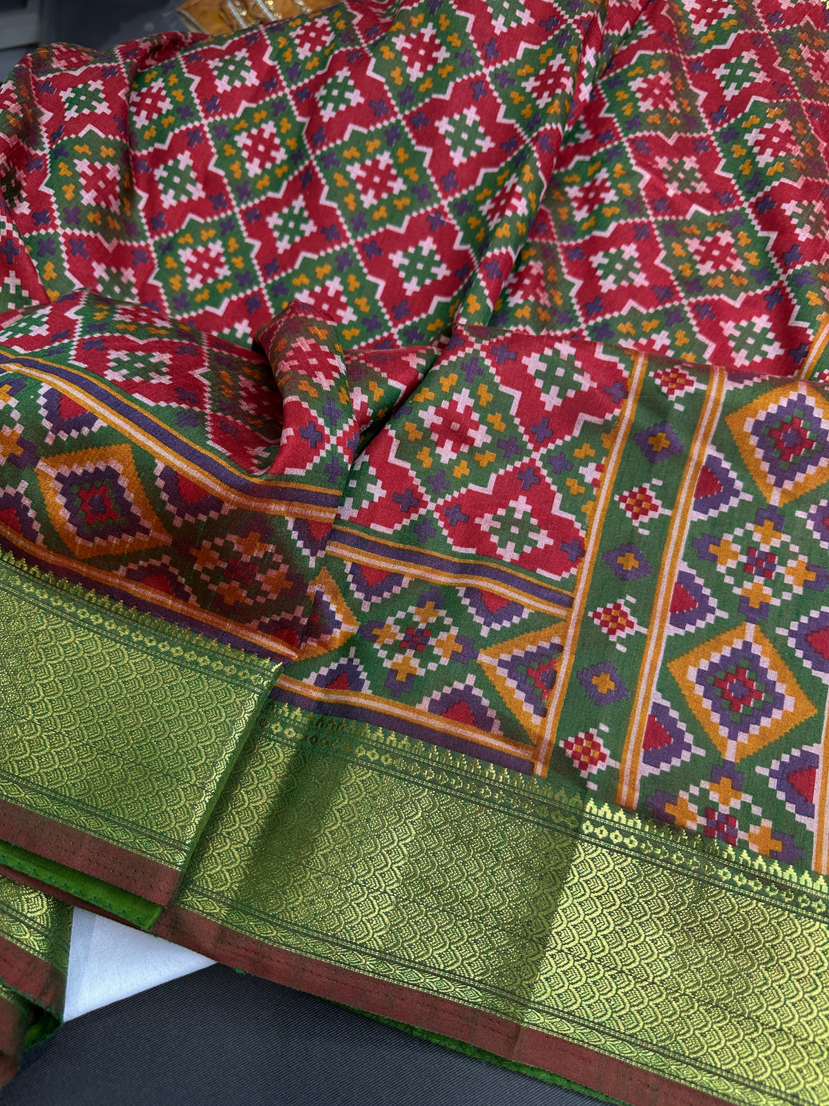 Pink Green Patola Ikkat Lightweight Silk Saree - SR001117
