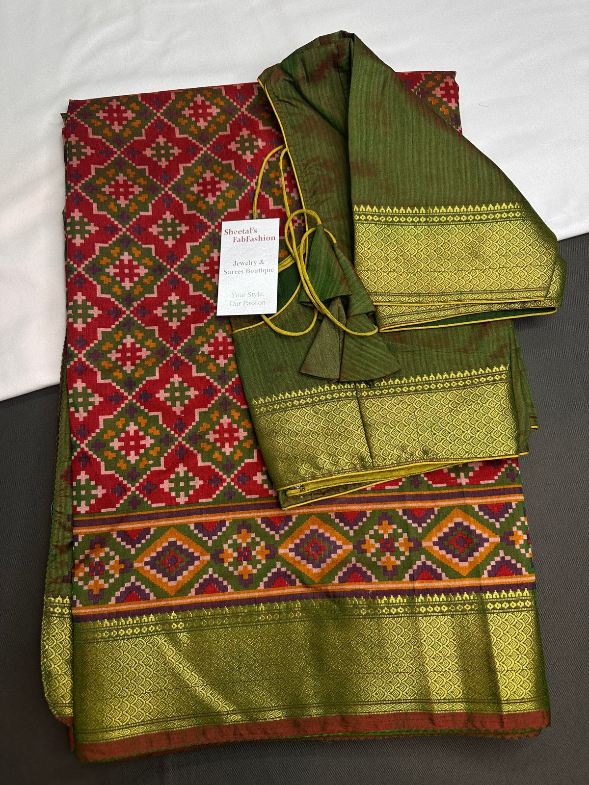 Pink Green Patola Ikkat Lightweight Silk Saree - SR001117