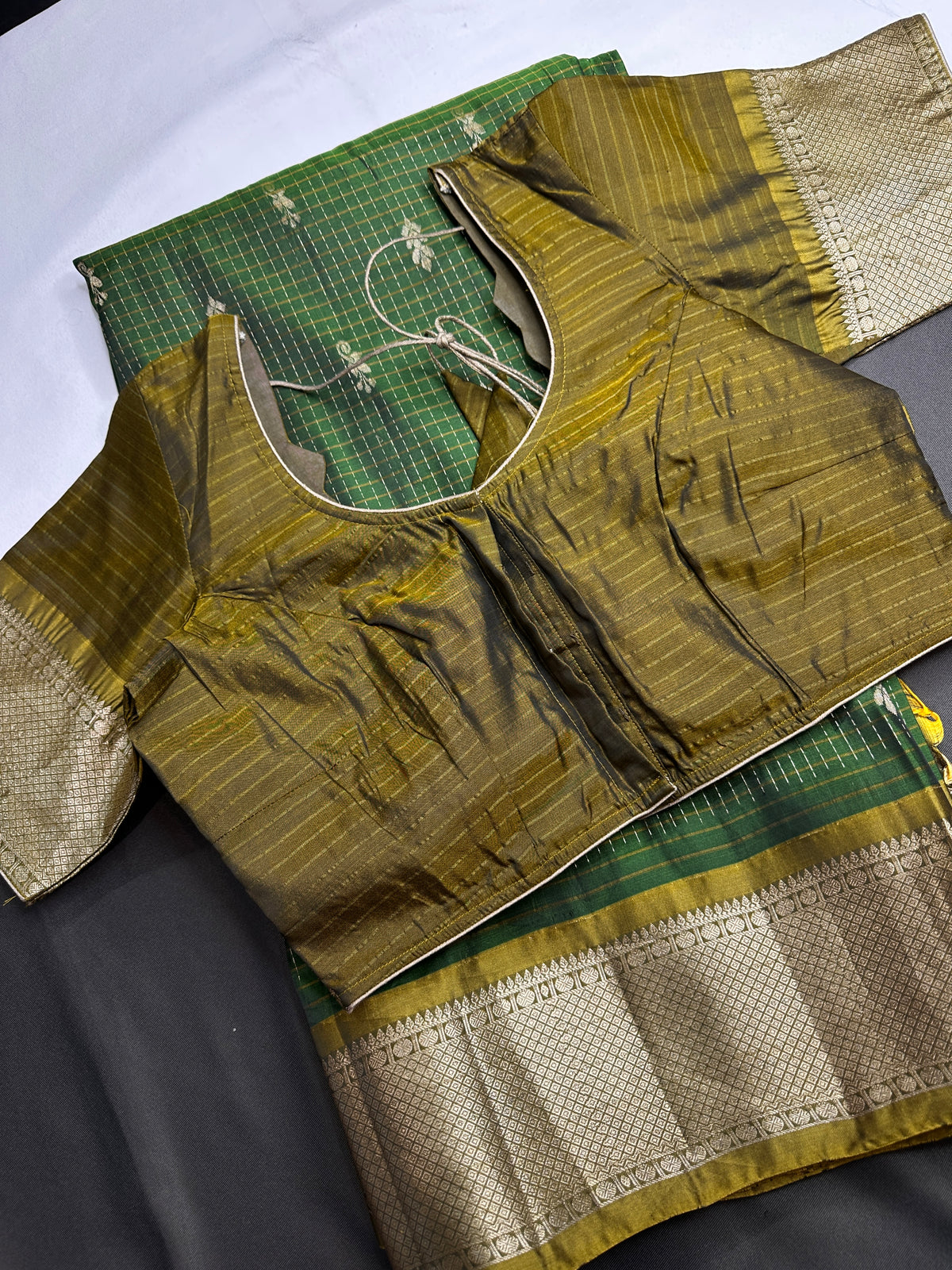 Vintage Checkered Kanchi Border Green Silk Saree with Stitched Blouse - SR001139