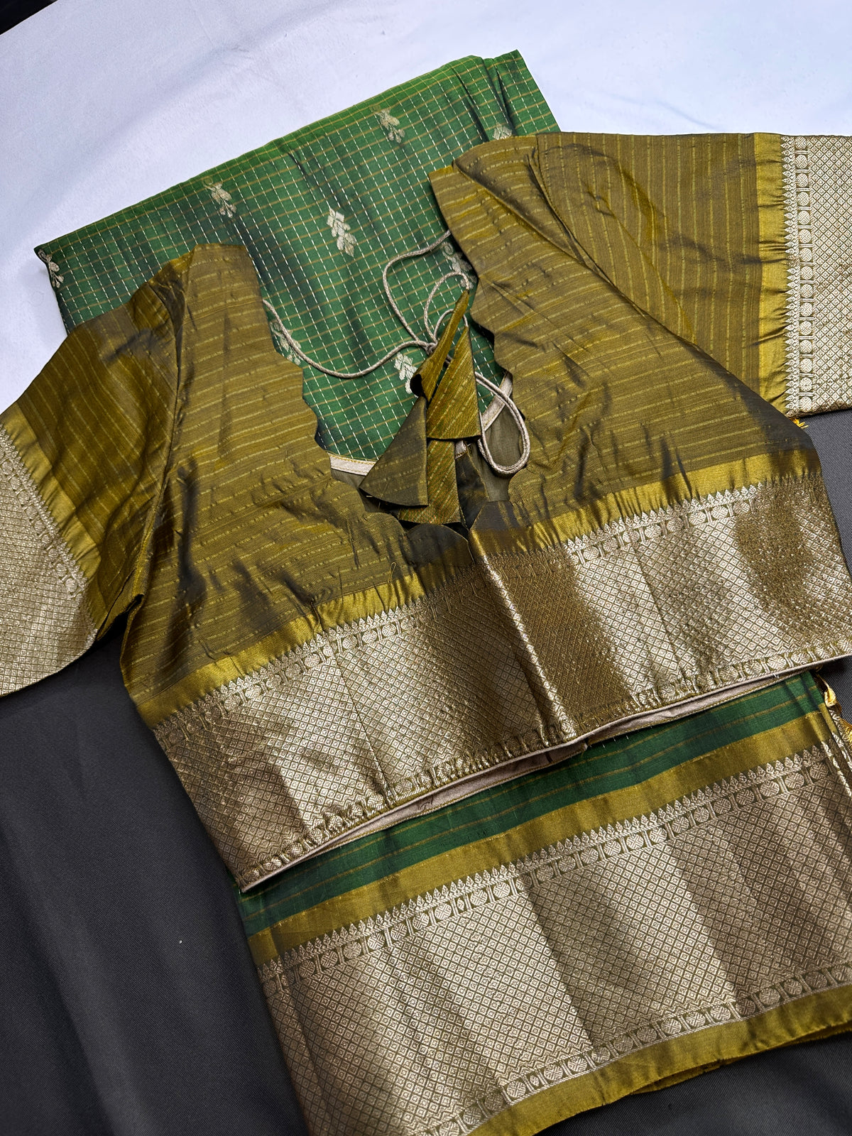 Vintage Checkered Kanchi Border Green Silk Saree with Stitched Blouse - SR001139