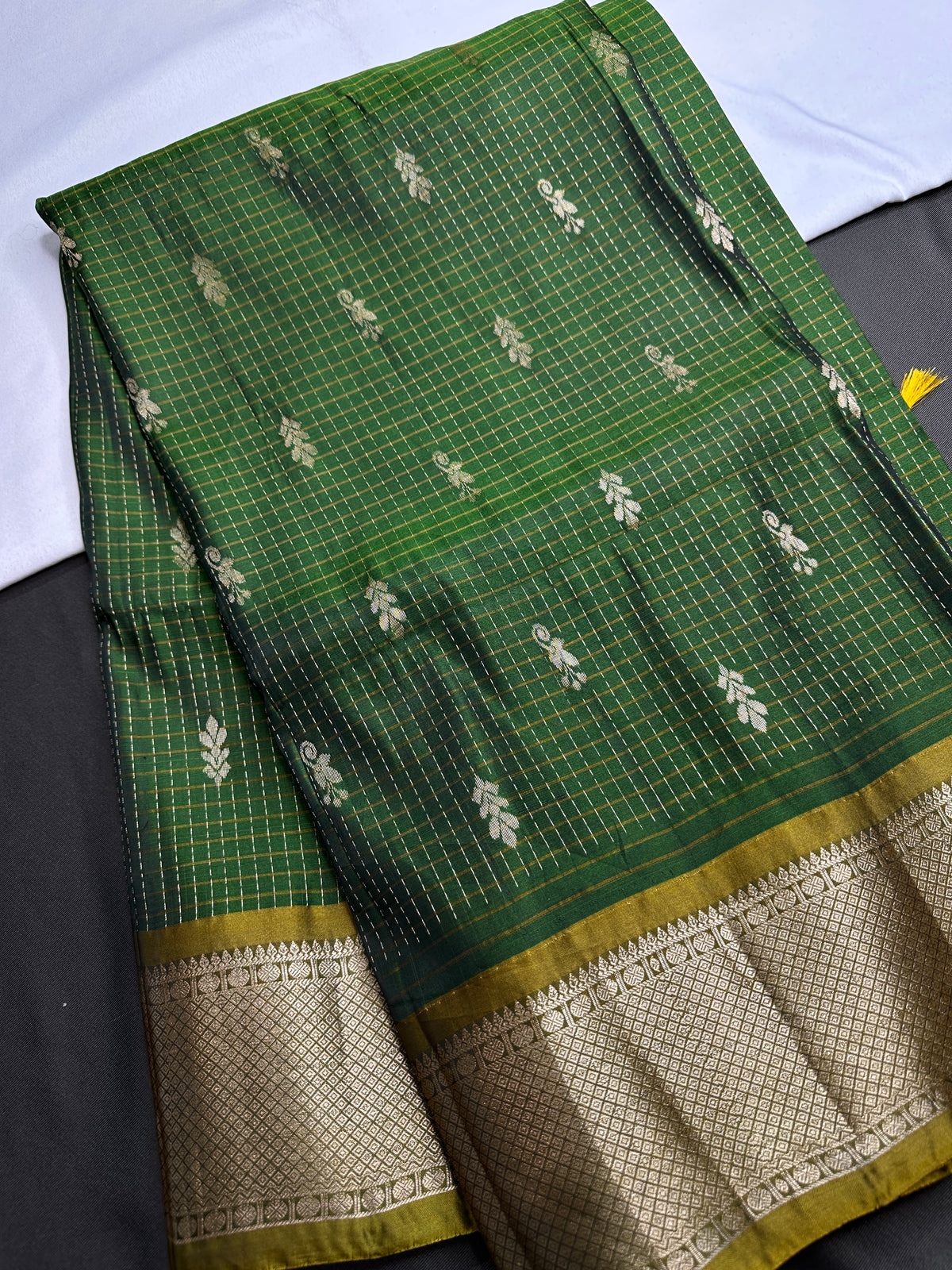 Vintage Checkered Kanchi Border Green Silk Saree with Stitched Blouse - SR001139
