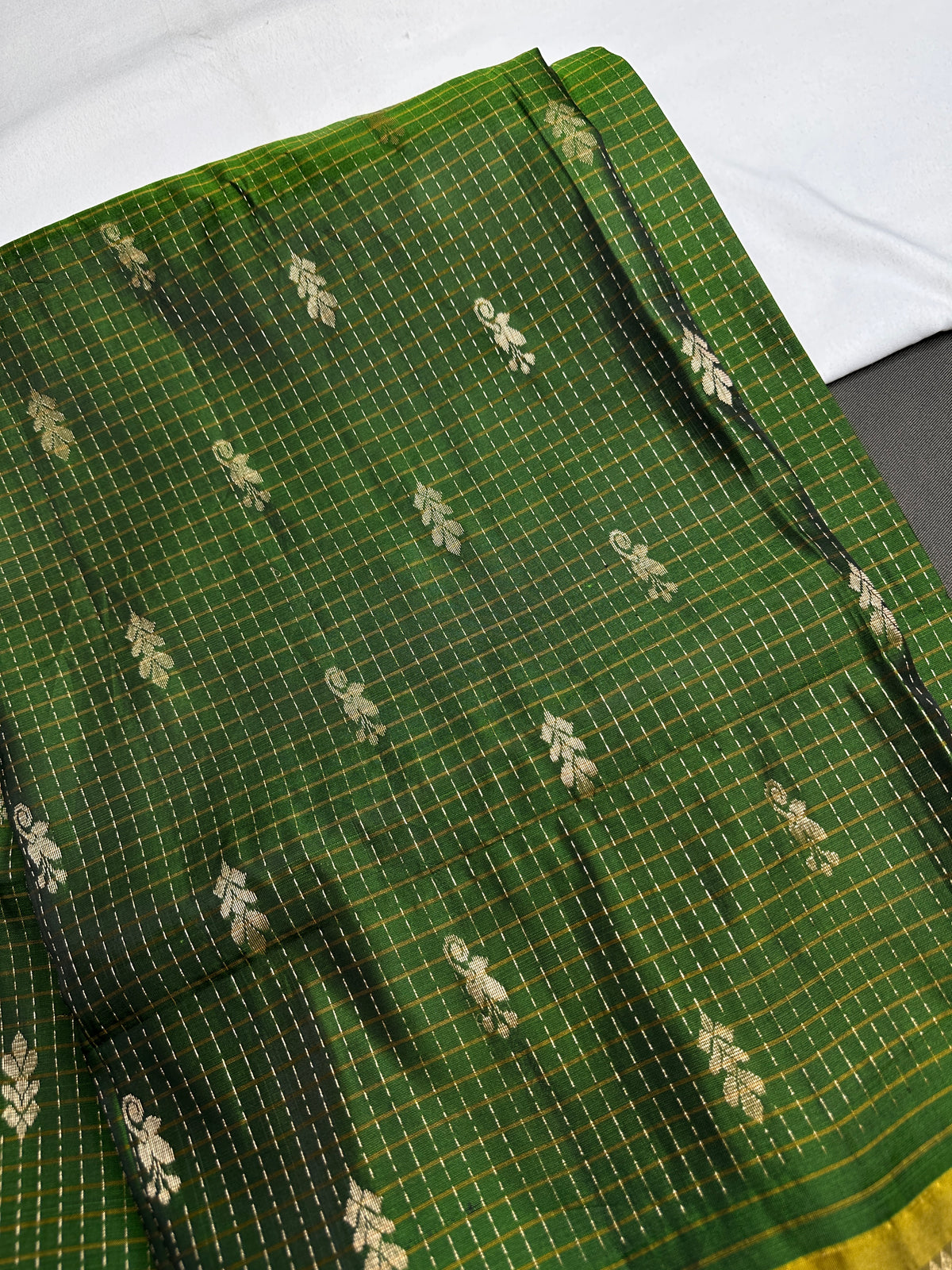 Vintage Checkered Kanchi Border Green Silk Saree with Stitched Blouse - SR001139