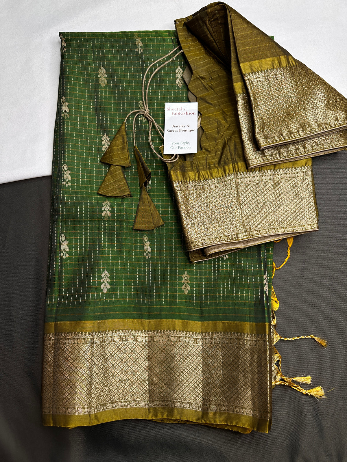 Vintage Checkered Kanchi Border Green Silk Saree with Stitched Blouse - SR001139