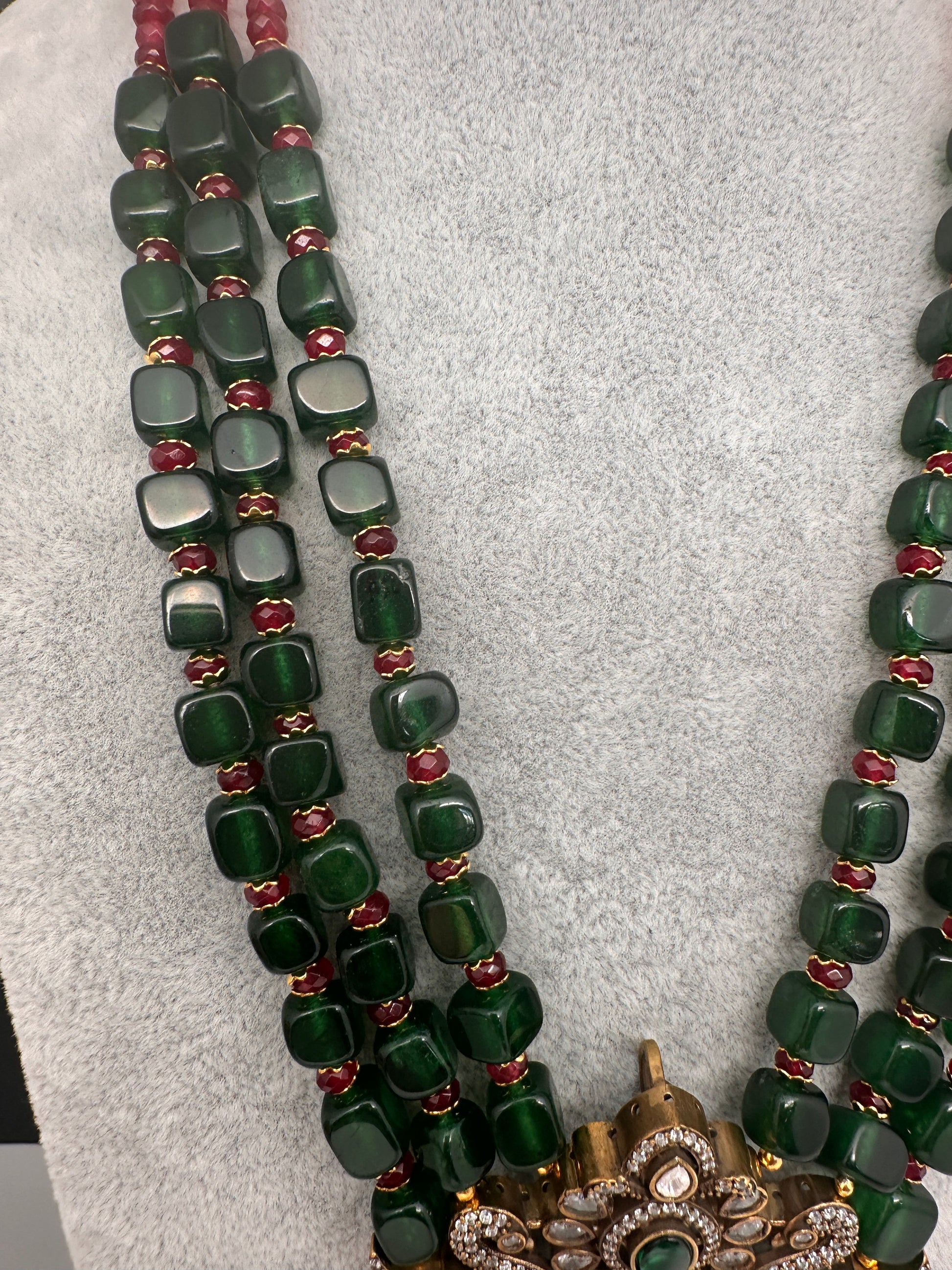 Peaock Pattern Monilsa Beads Mehendi Finish Color Stone Necklace - Green