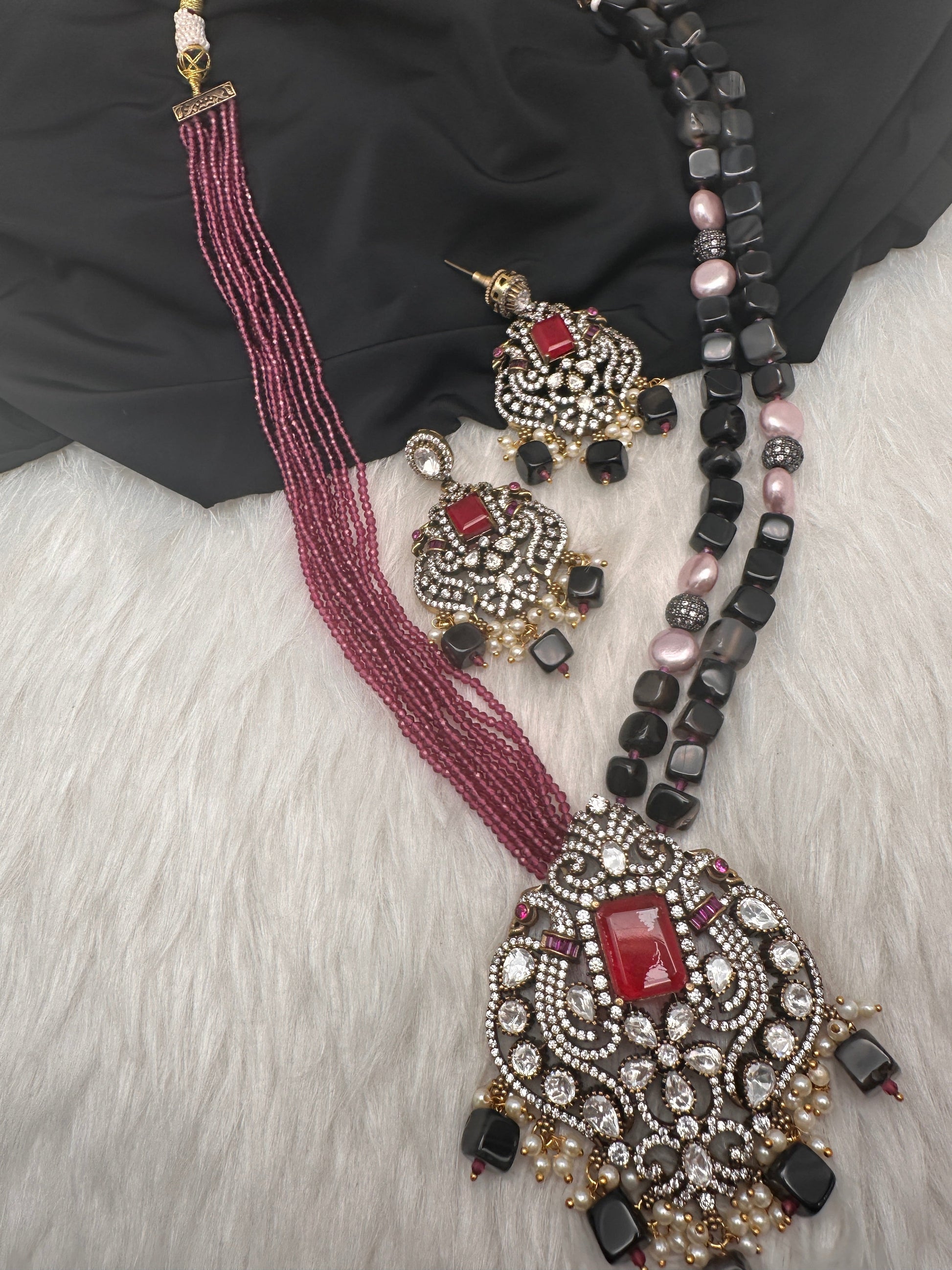 Moissanite Fussion Beads Victorian Finish Color Stone Necklace - Black
