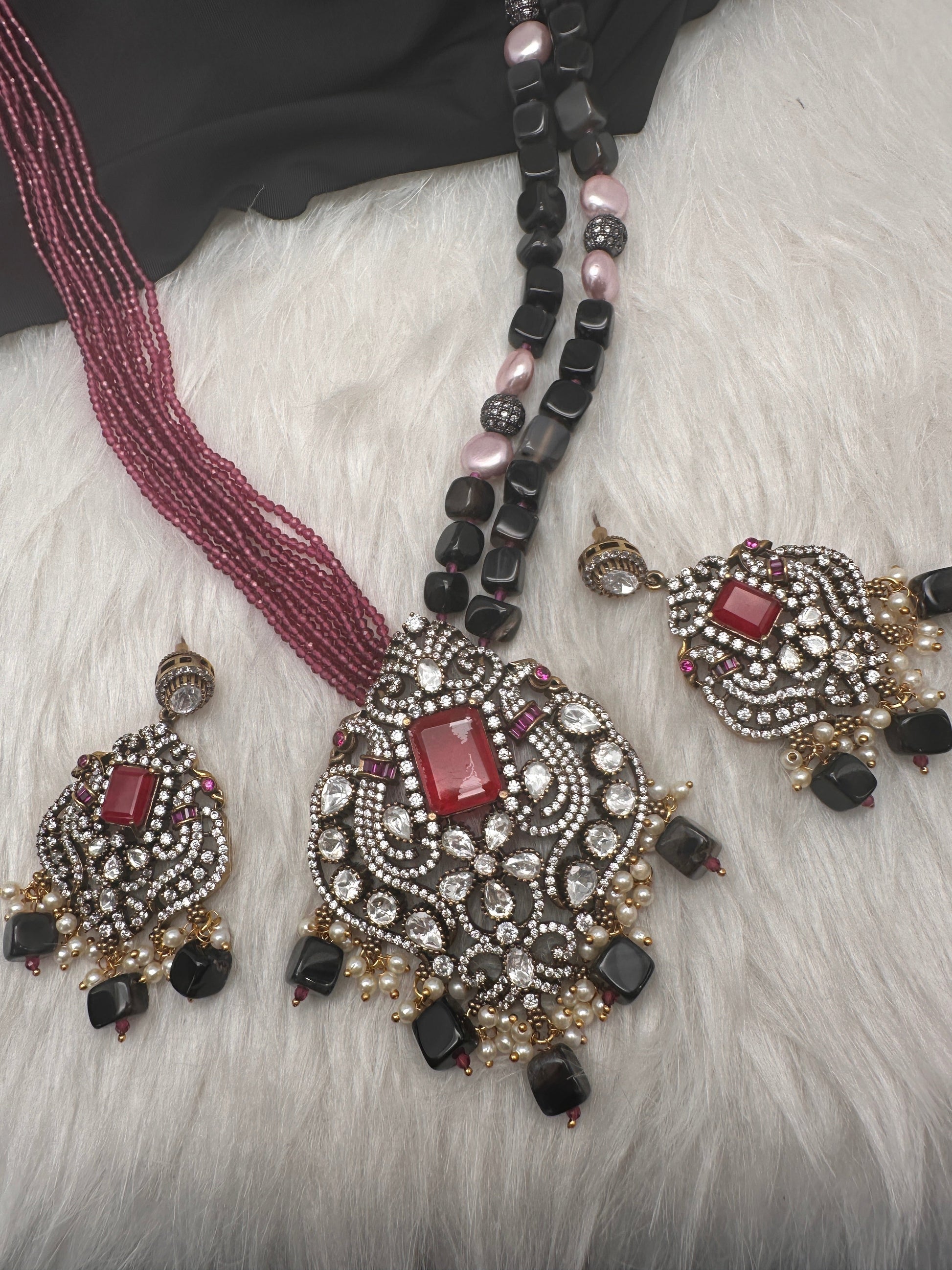 Moissanite Fussion Beads Victorian Finish Color Stone Necklace - Black