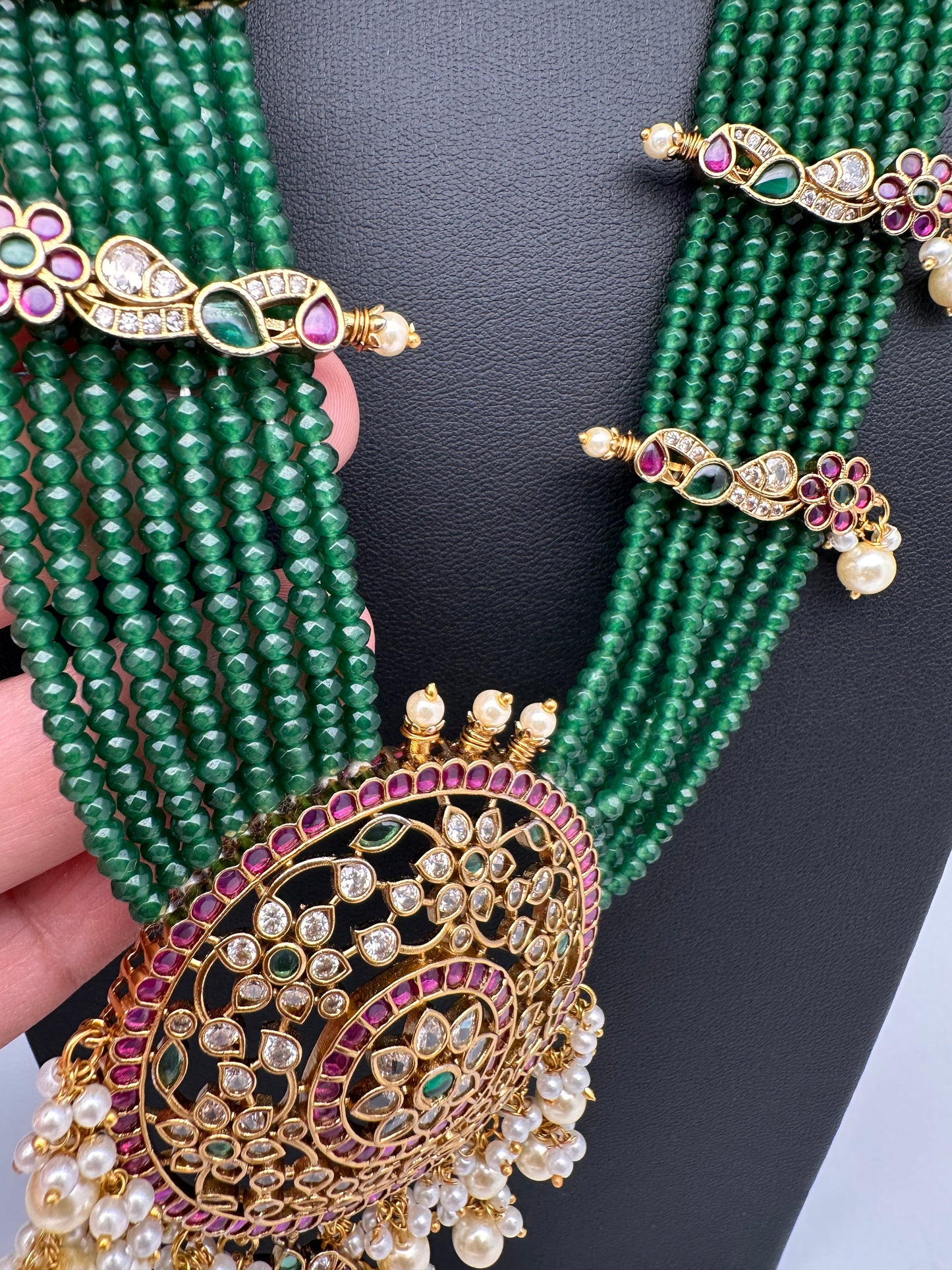 Kempu Beads Mayura Haar Color Stone Necklace - Green