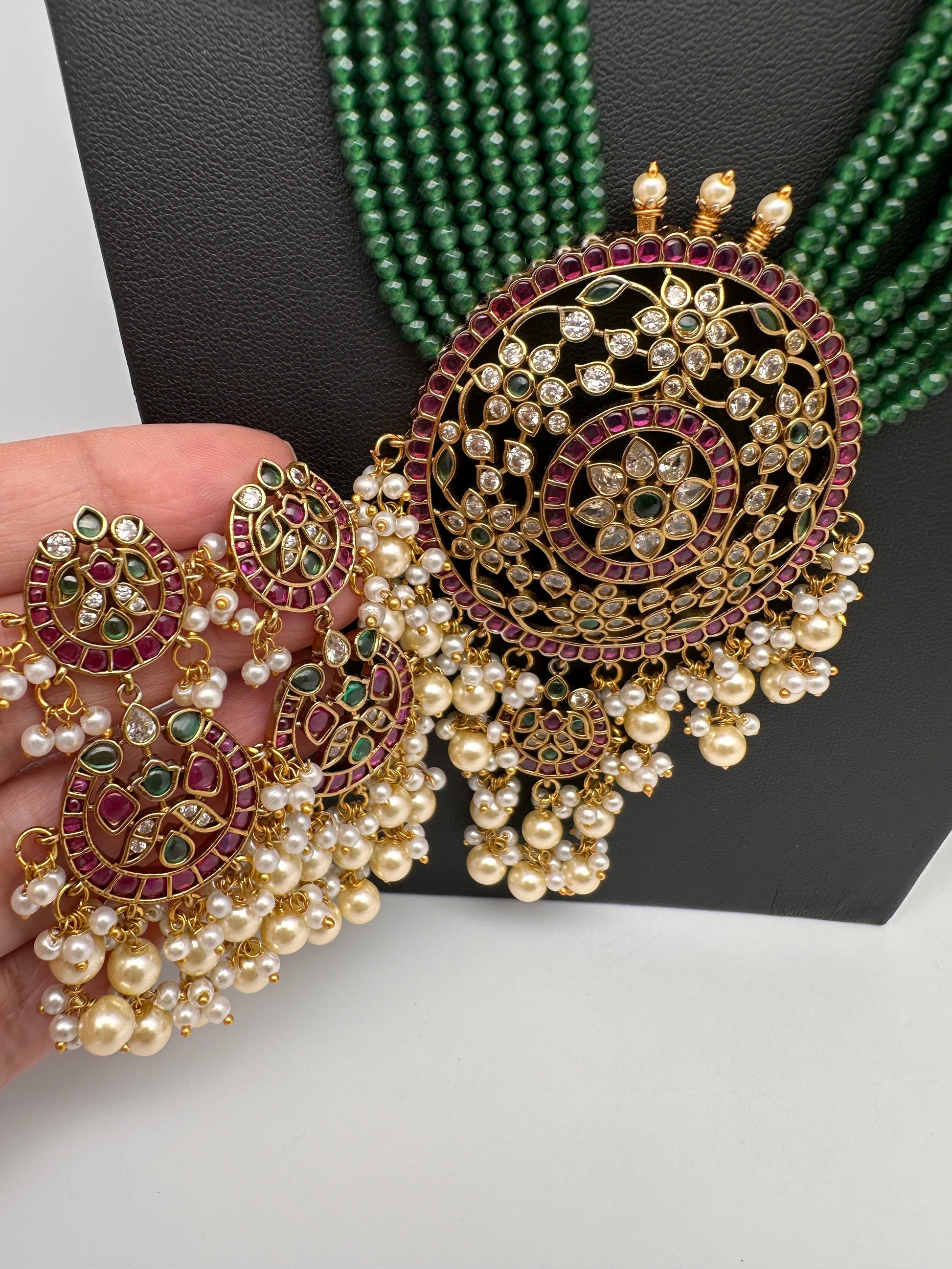 Kempu Beads Mayura Haar Color Stone Necklace - Green