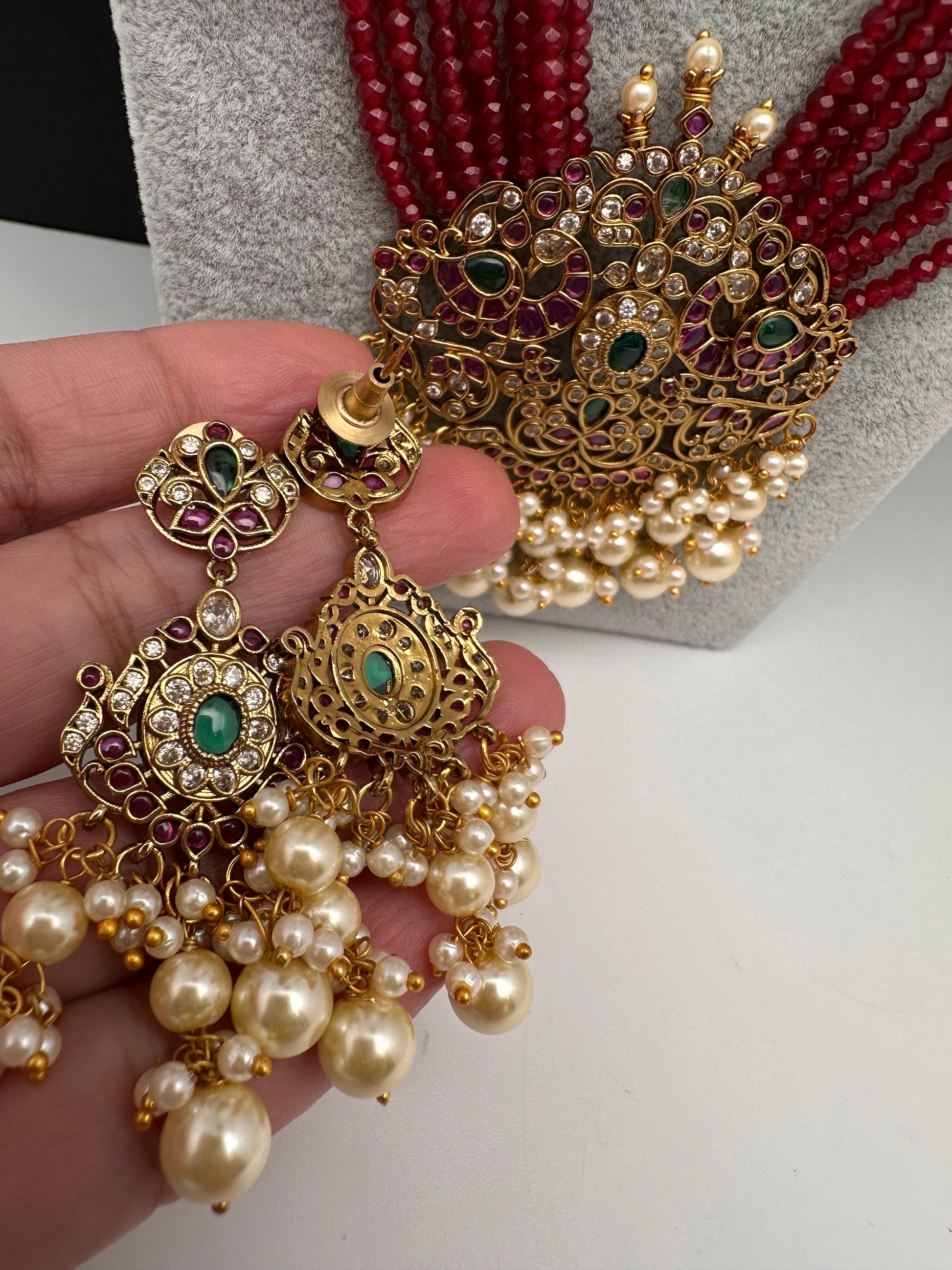 Kempu Mayura Beads Color Stone Necklace - Red